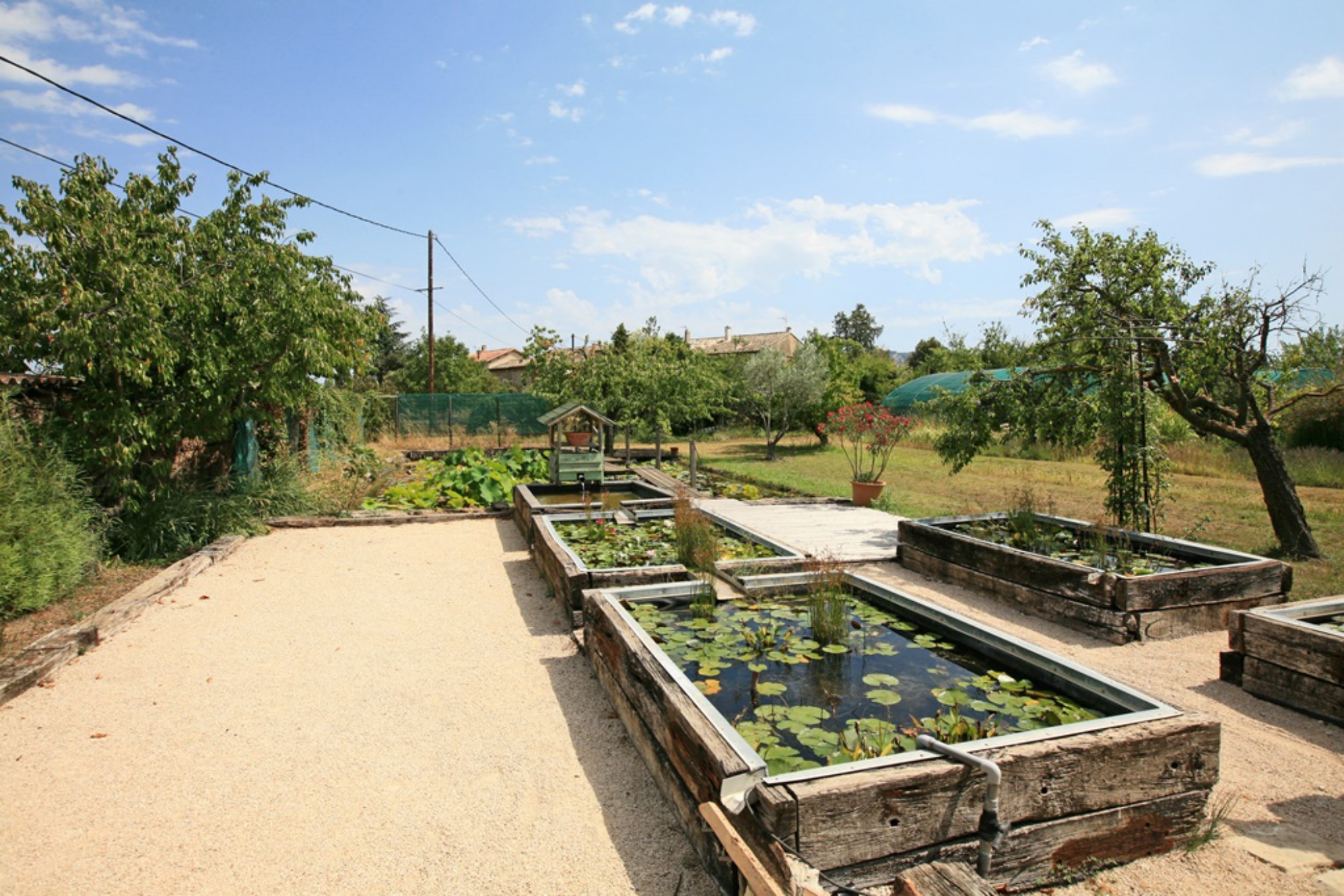 Luberon - Mas sur une propriété avec bassins et jeux d'eau   