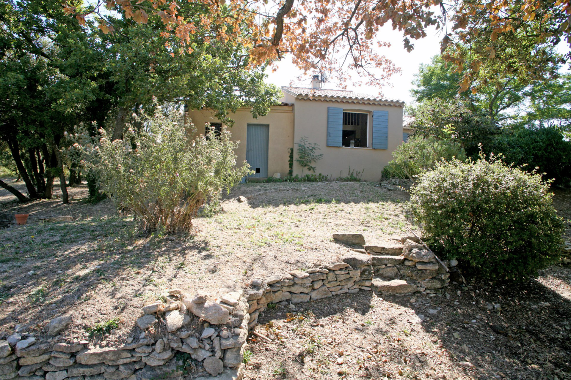 A vendre en Luberon,  maison traditionnelle  implantée sur 6000 m² 