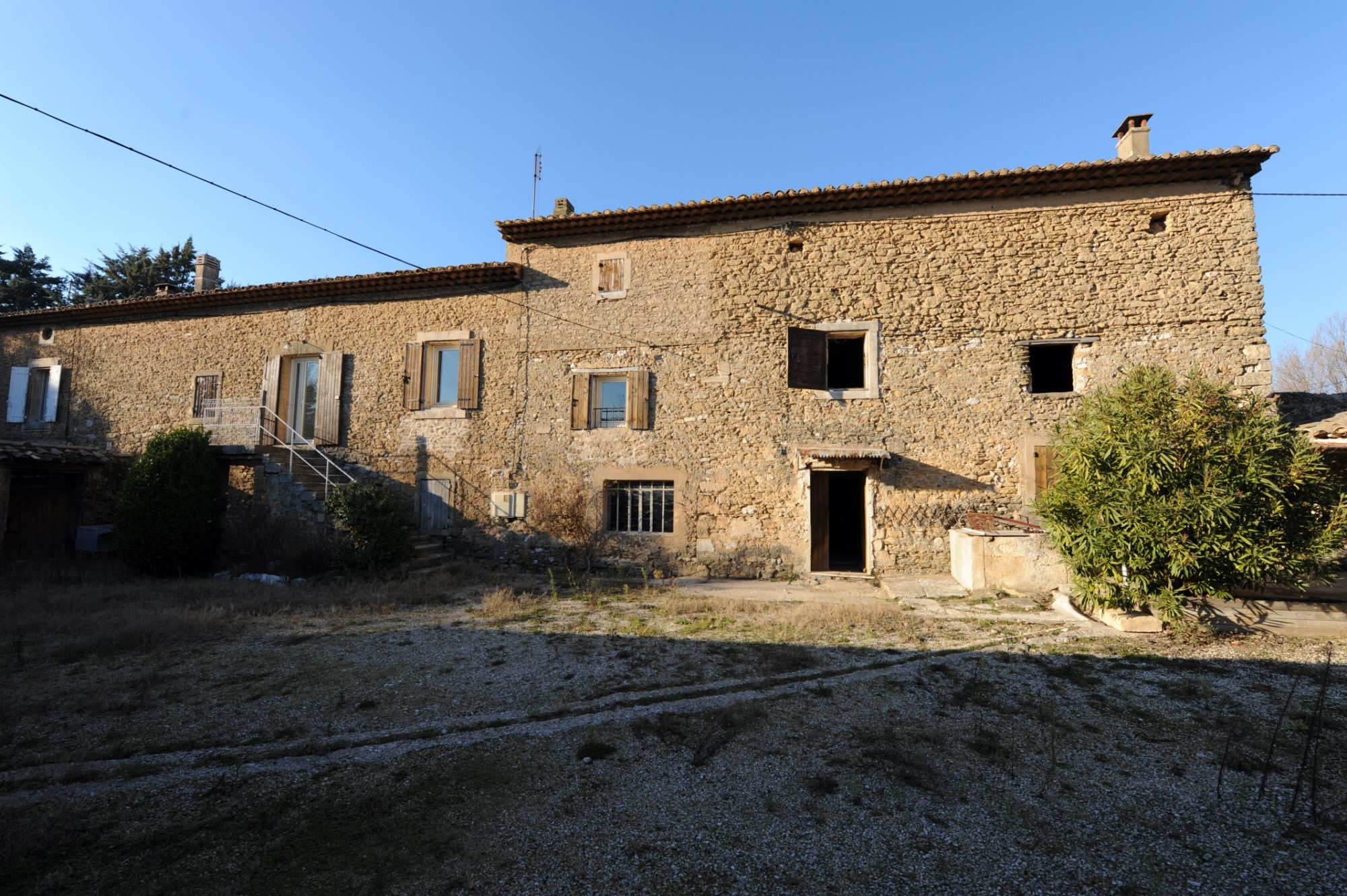 Grand mas provençal à restaurer en vente par ROSIER