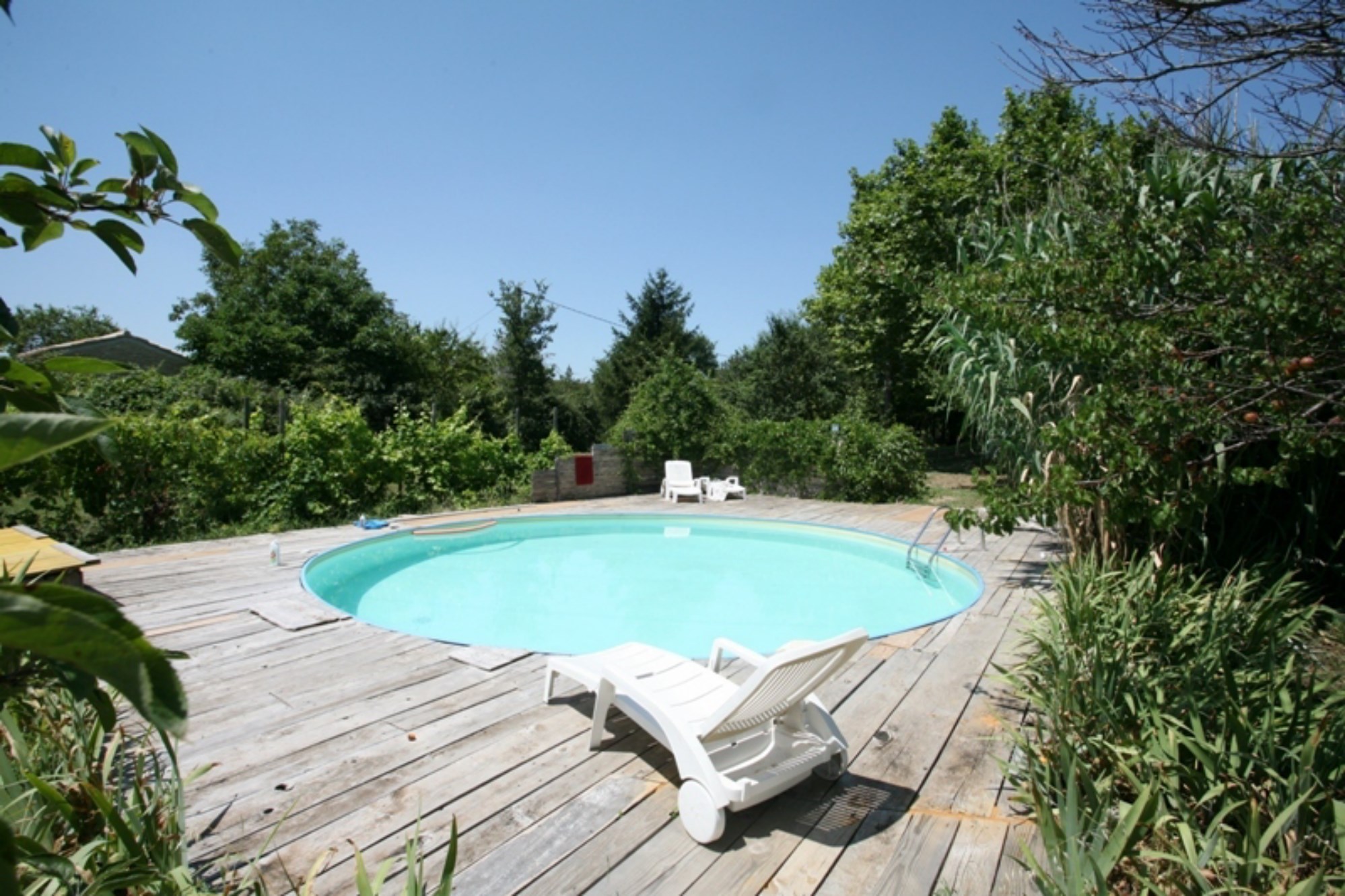 En vente, en Luberon, beau mazet provençal à rénover, quatre chambres, sur 16 000 m² de terrain