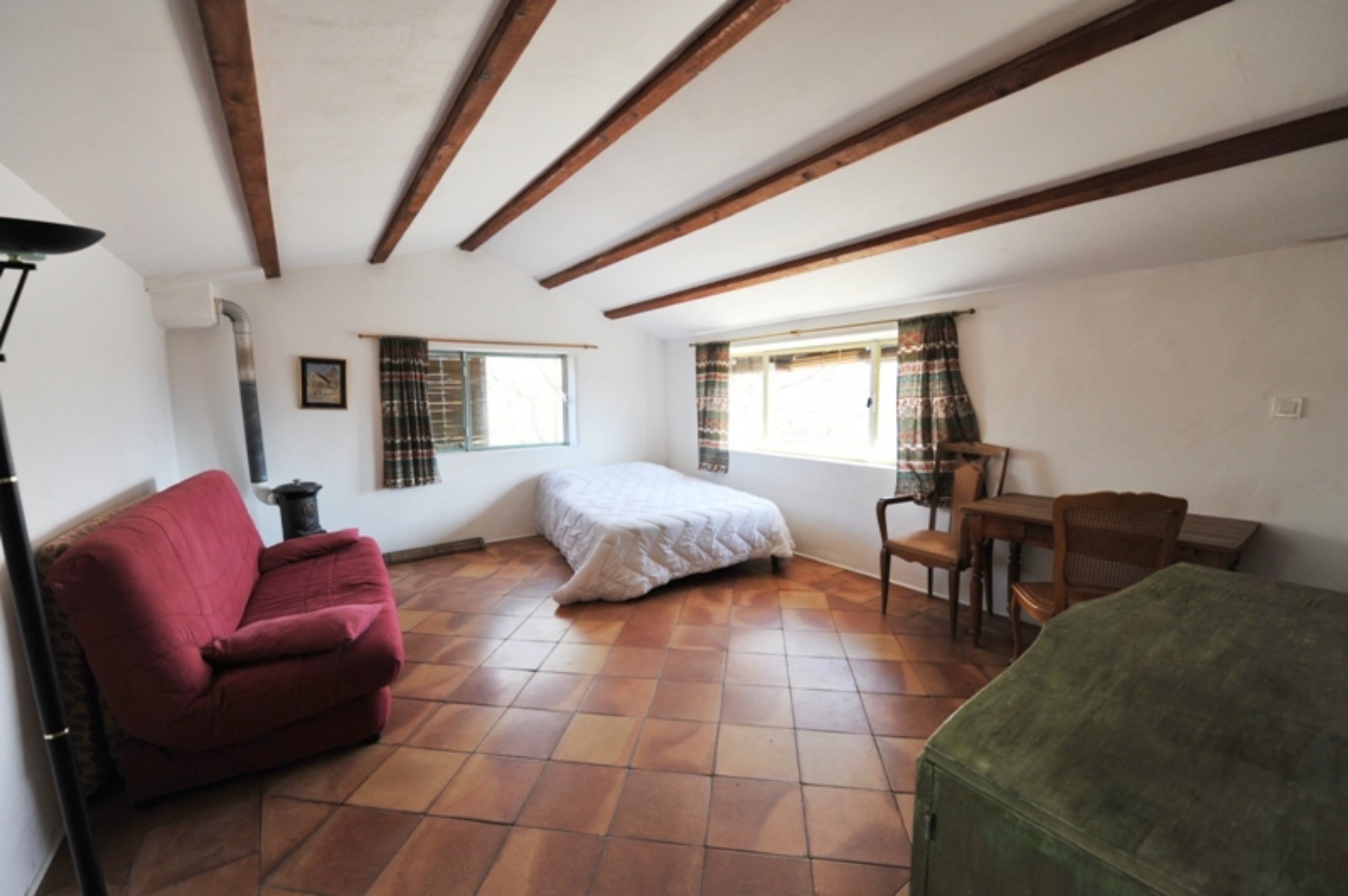 En vente, en Luberon, beau mazet provençal à rénover, quatre chambres, sur 16 000 m² de terrain