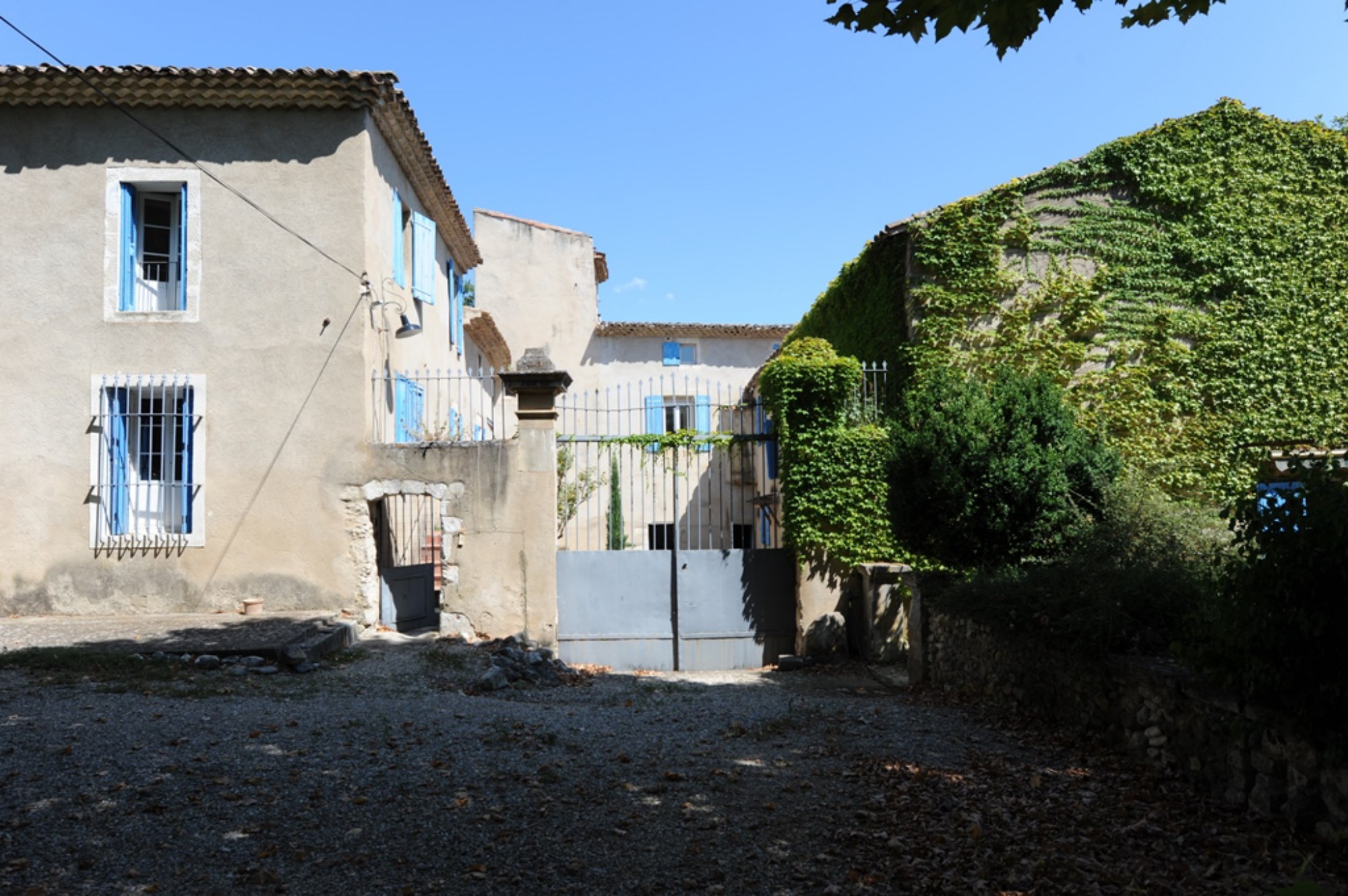 En vente dans le Luberon, grande propriété à rénover   