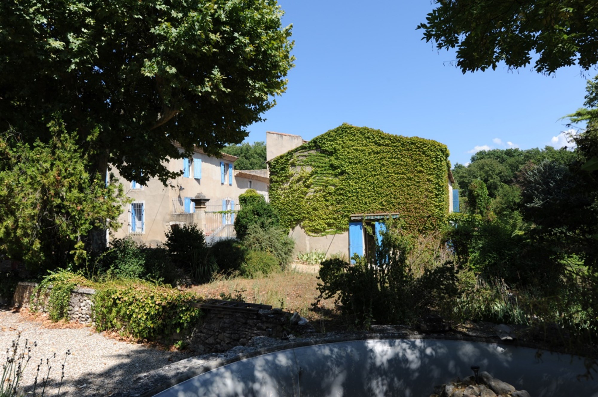 En vente dans le Luberon, grande propriété à rénover   