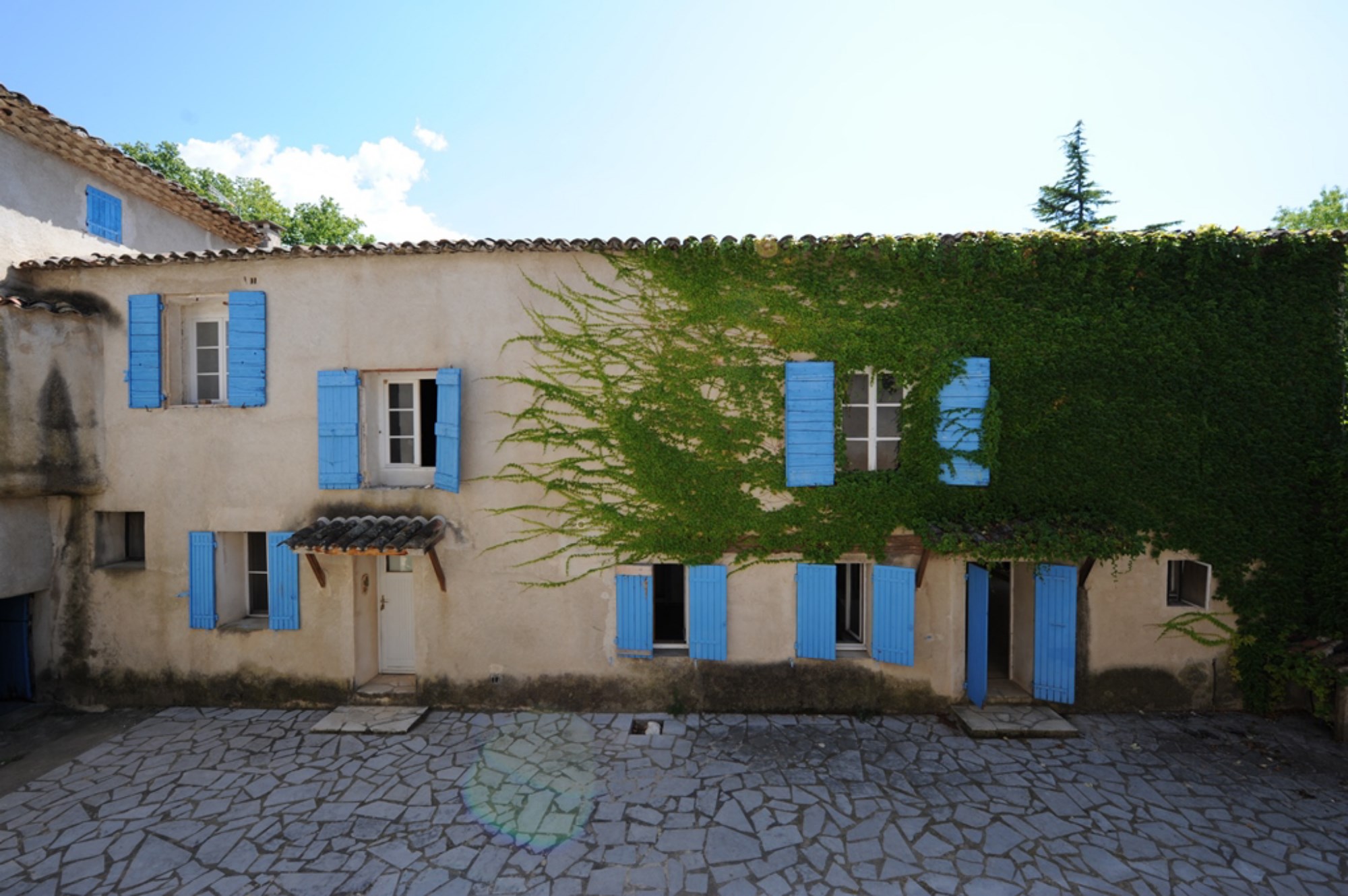 En vente dans le Luberon, grande propriété à rénover   