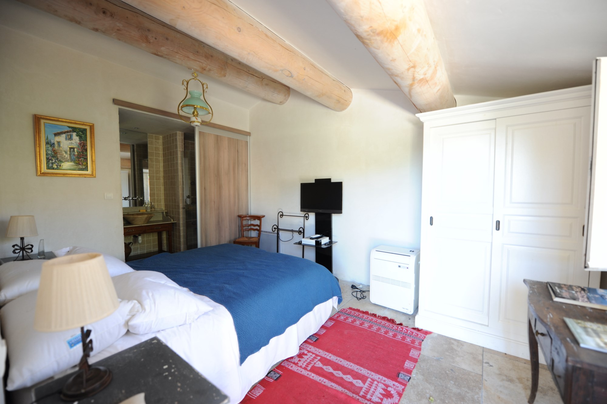 En Luberon, à vendre, belle maison provençale en pierres,  avec jardin et piscine chauffée 