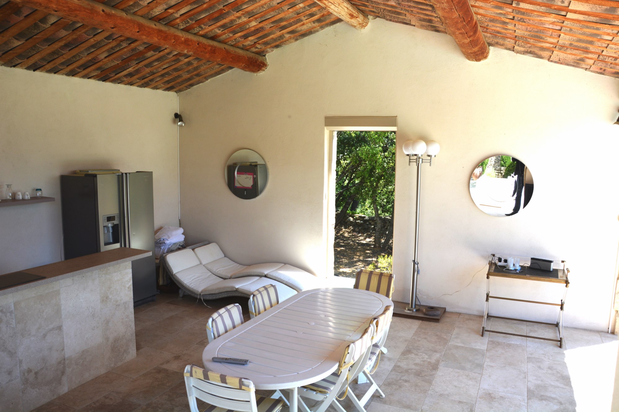 En Luberon, propriété de charme à vendre avec piscine et vue sur la vallée  
