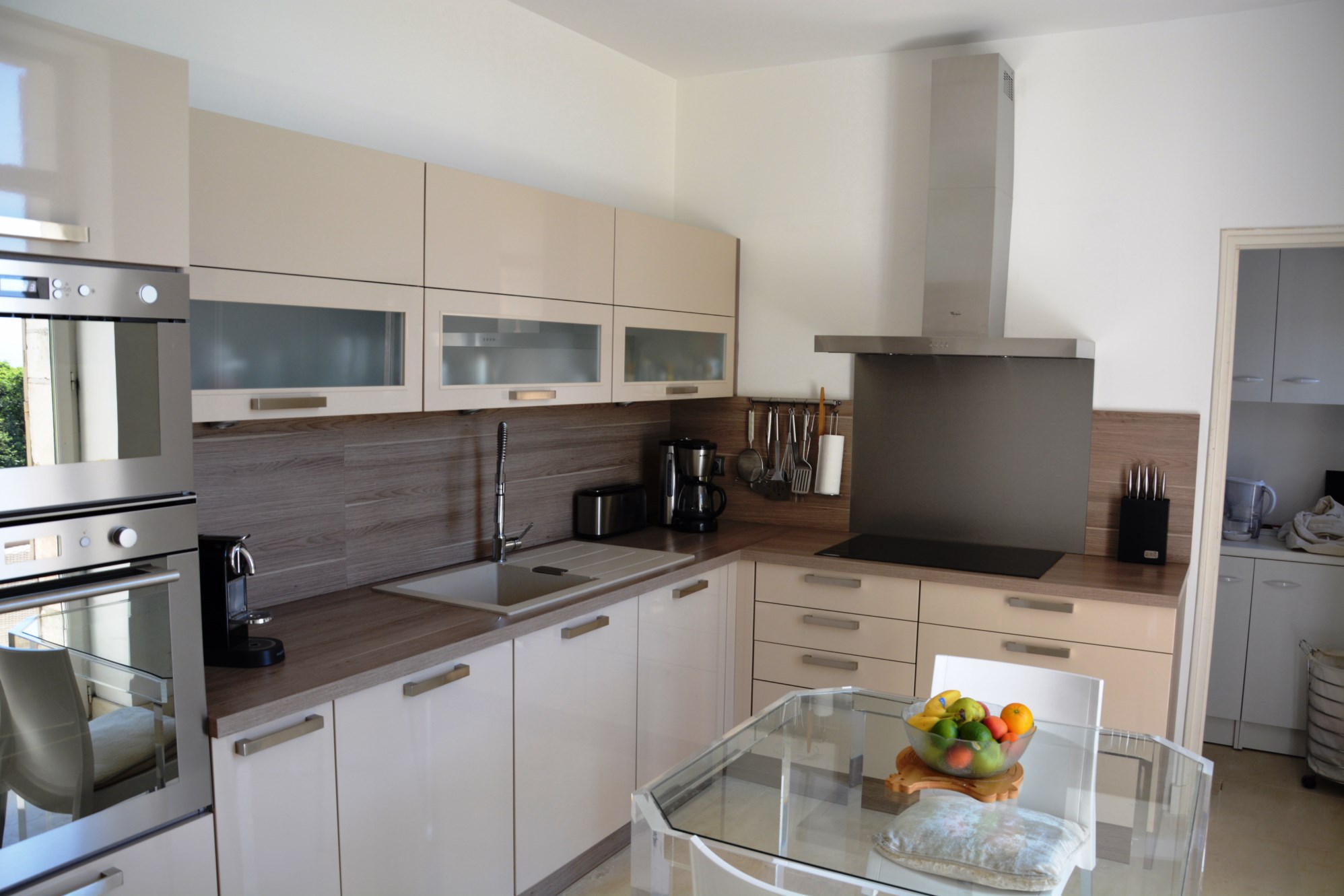 En Luberon, propriété de charme à vendre avec piscine et vue sur la vallée  