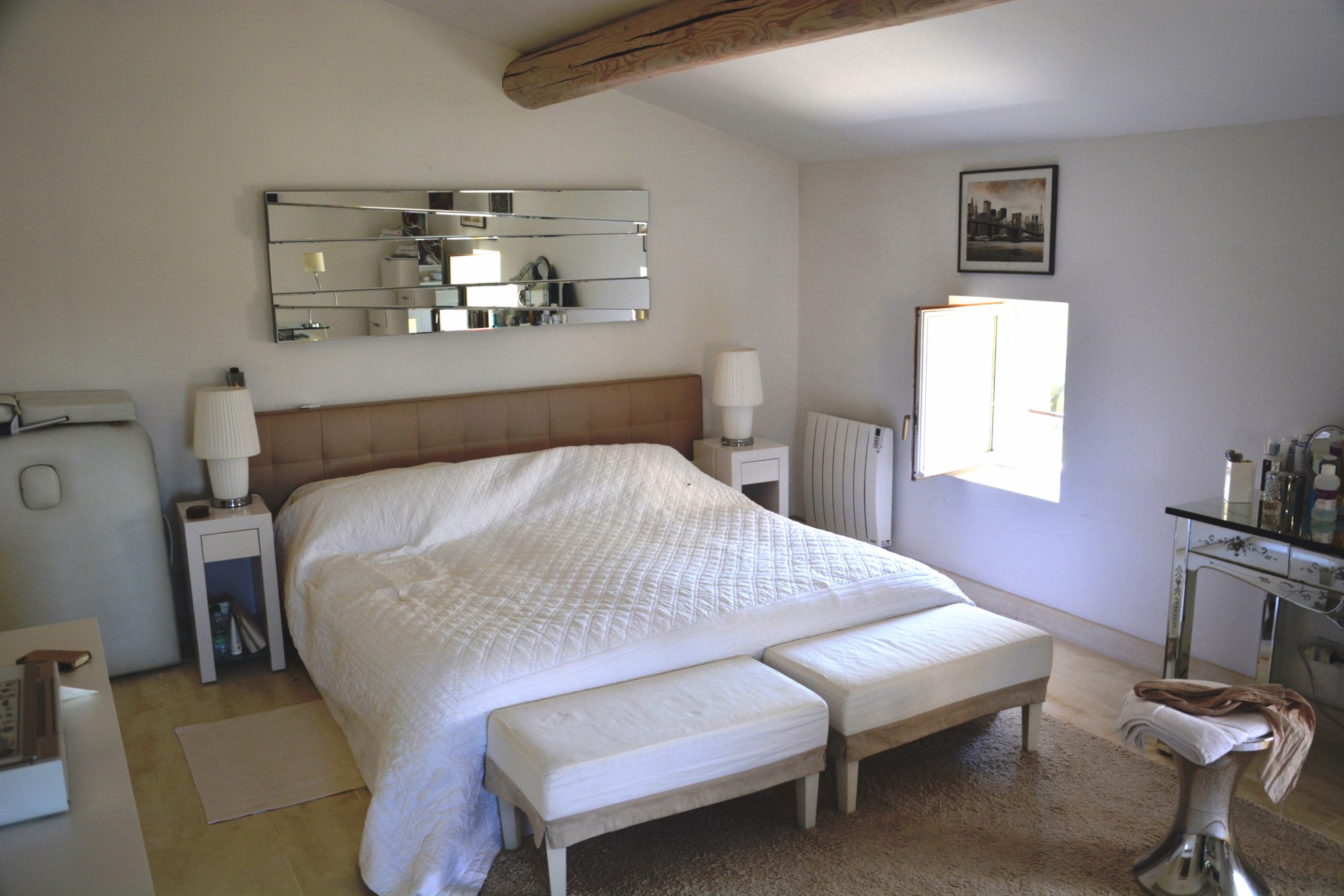 En Luberon, propriété de charme à vendre avec piscine et vue sur la vallée  