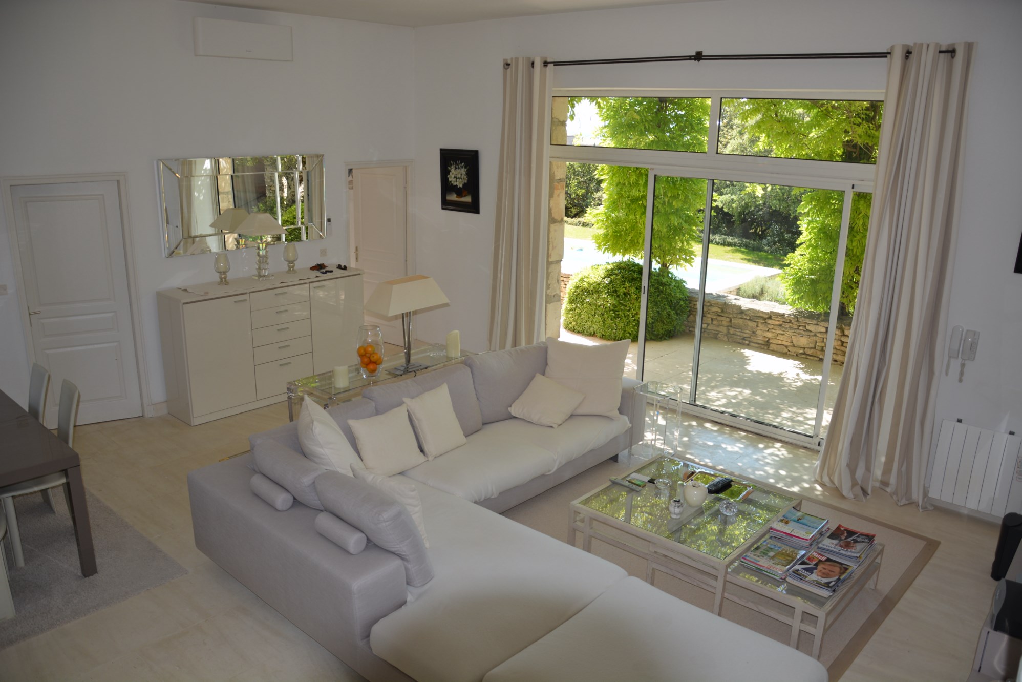 En Luberon, propriété de charme à vendre avec piscine et vue sur la vallée  