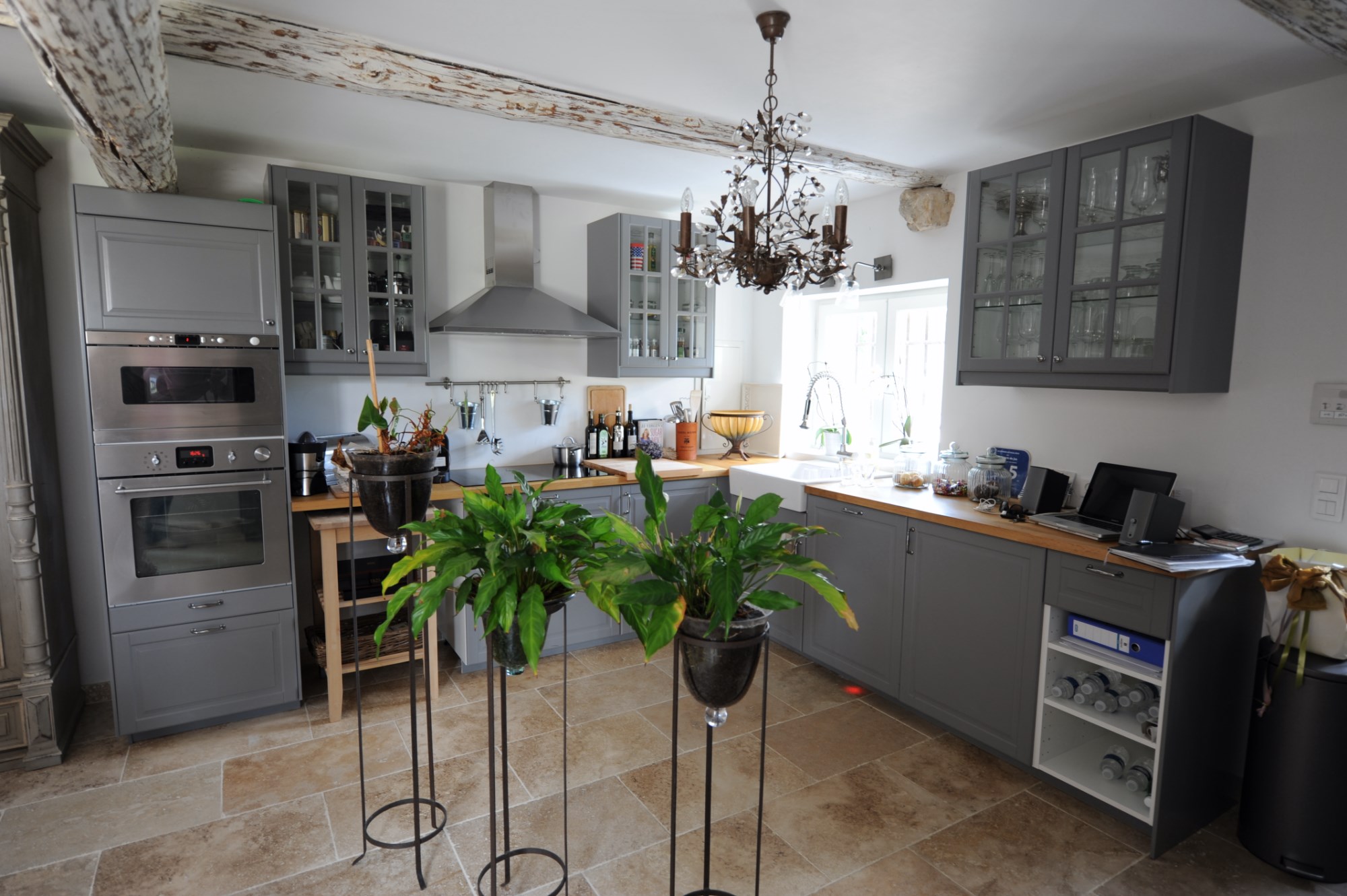 A vendre, bastide rénovée avec dépendances et piscine avec vues sublimes    