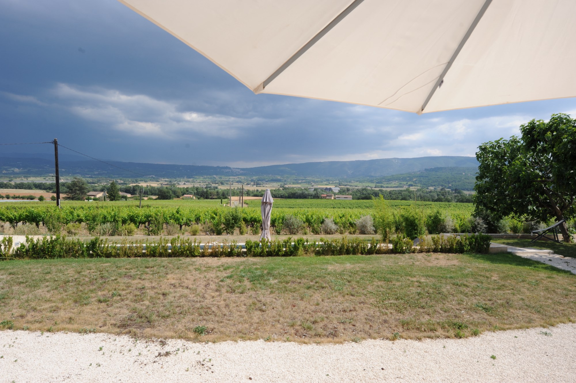 A vendre, bastide rénovée avec dépendances et piscine avec vues sublimes    