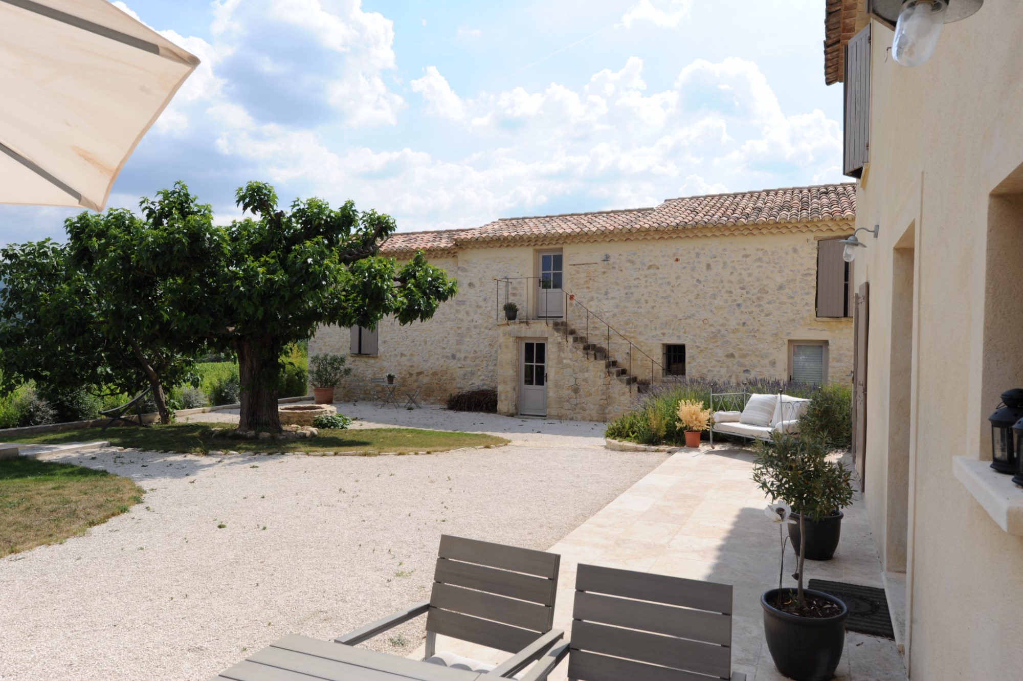A vendre, bastide rénovée avec dépendances et piscine avec vues sublimes    