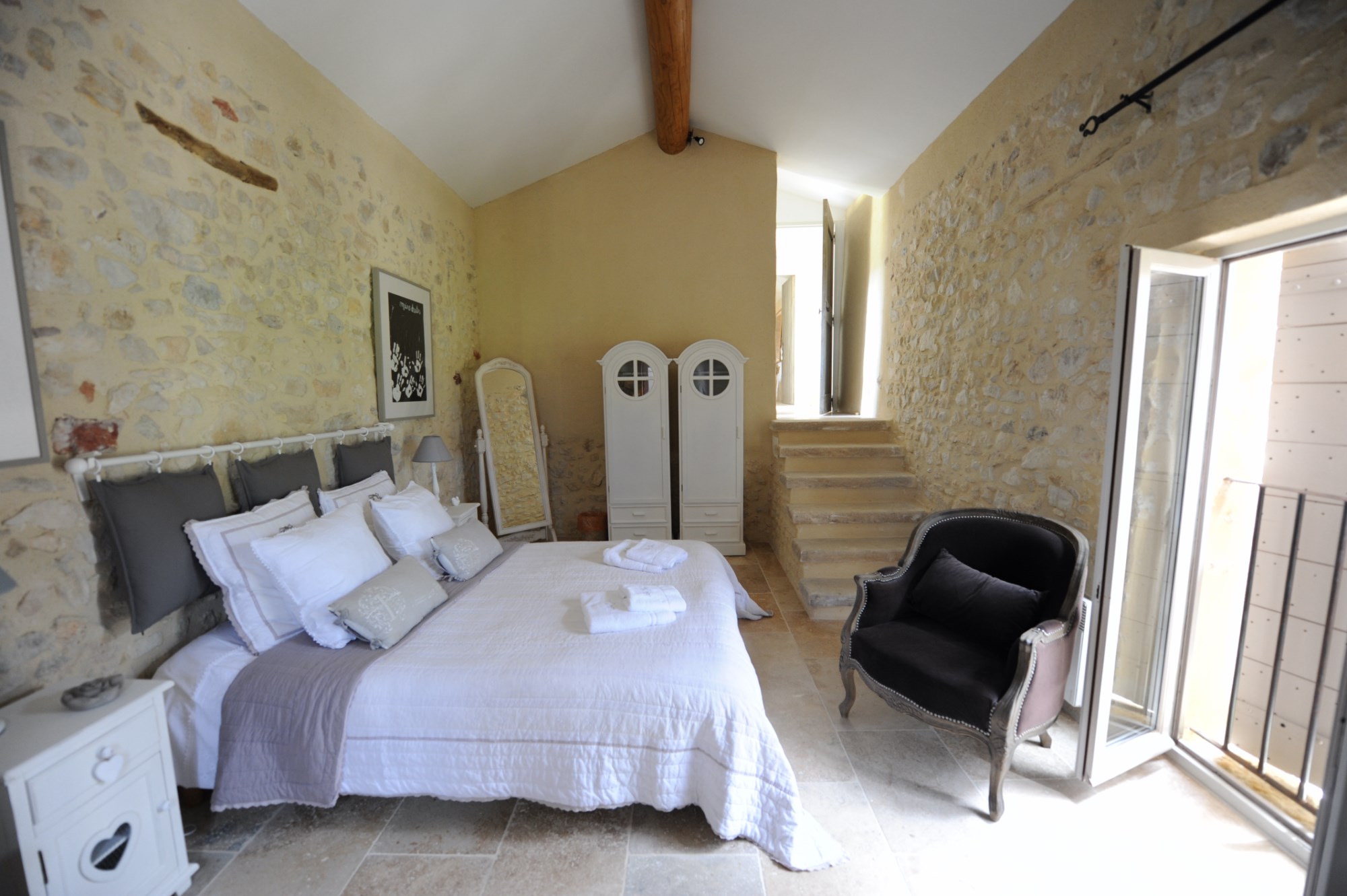 A vendre, bastide rénovée avec dépendances et piscine avec vues sublimes    