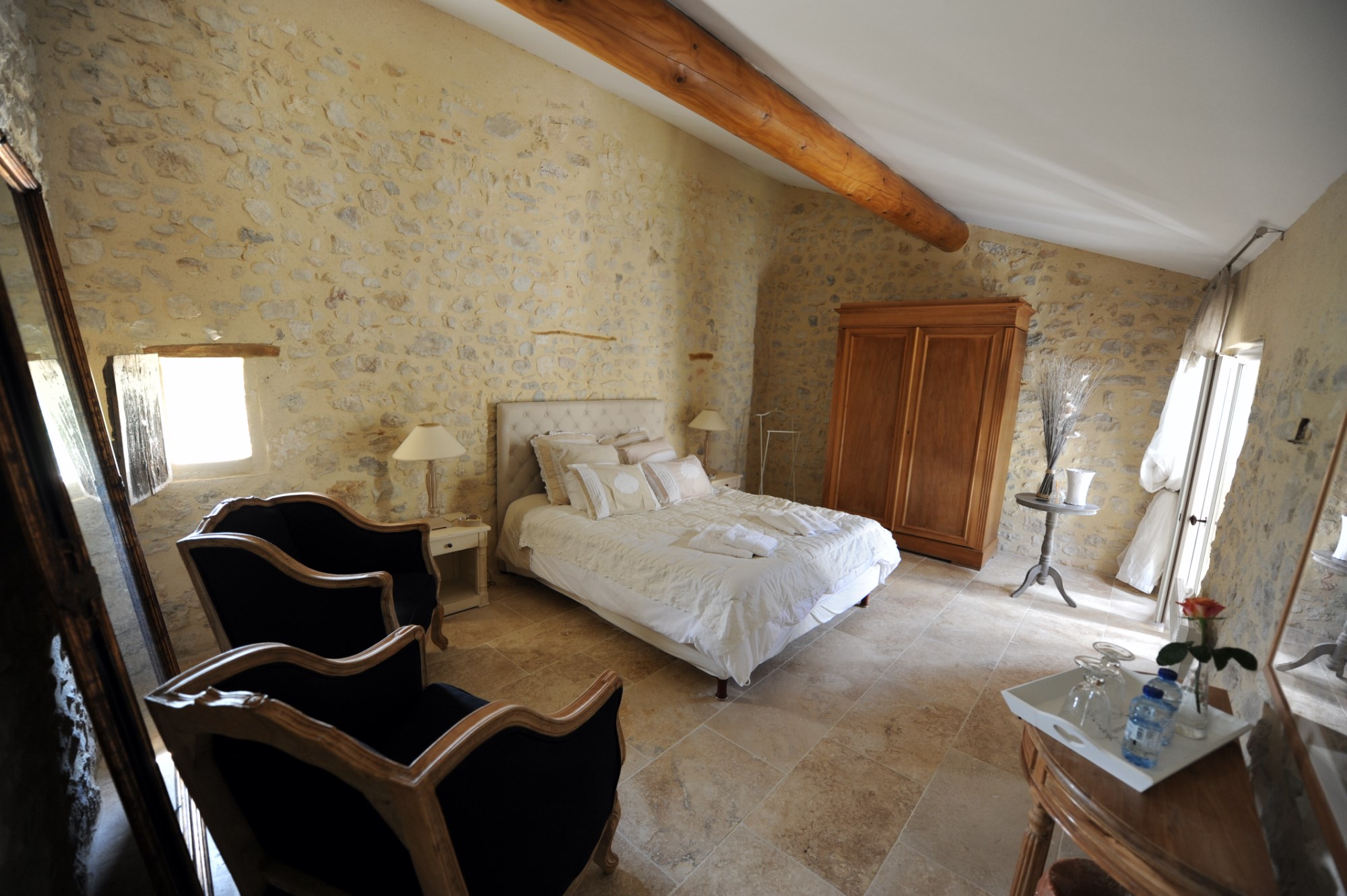 A vendre, bastide rénovée avec dépendances et piscine avec vues sublimes    
