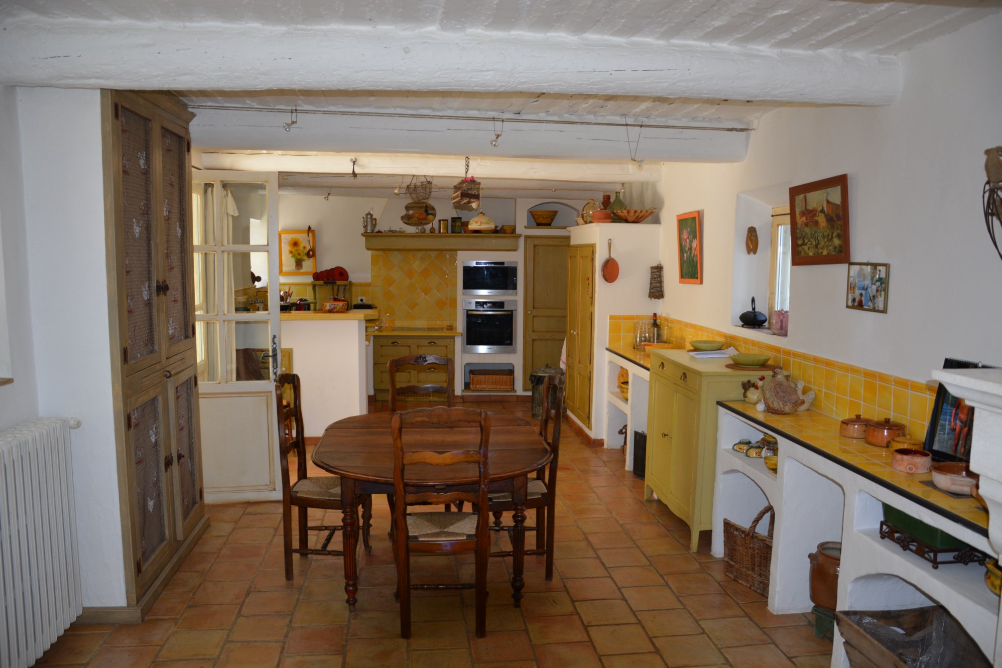 Luberon - Grand mas avec plusieurs dépendances.   