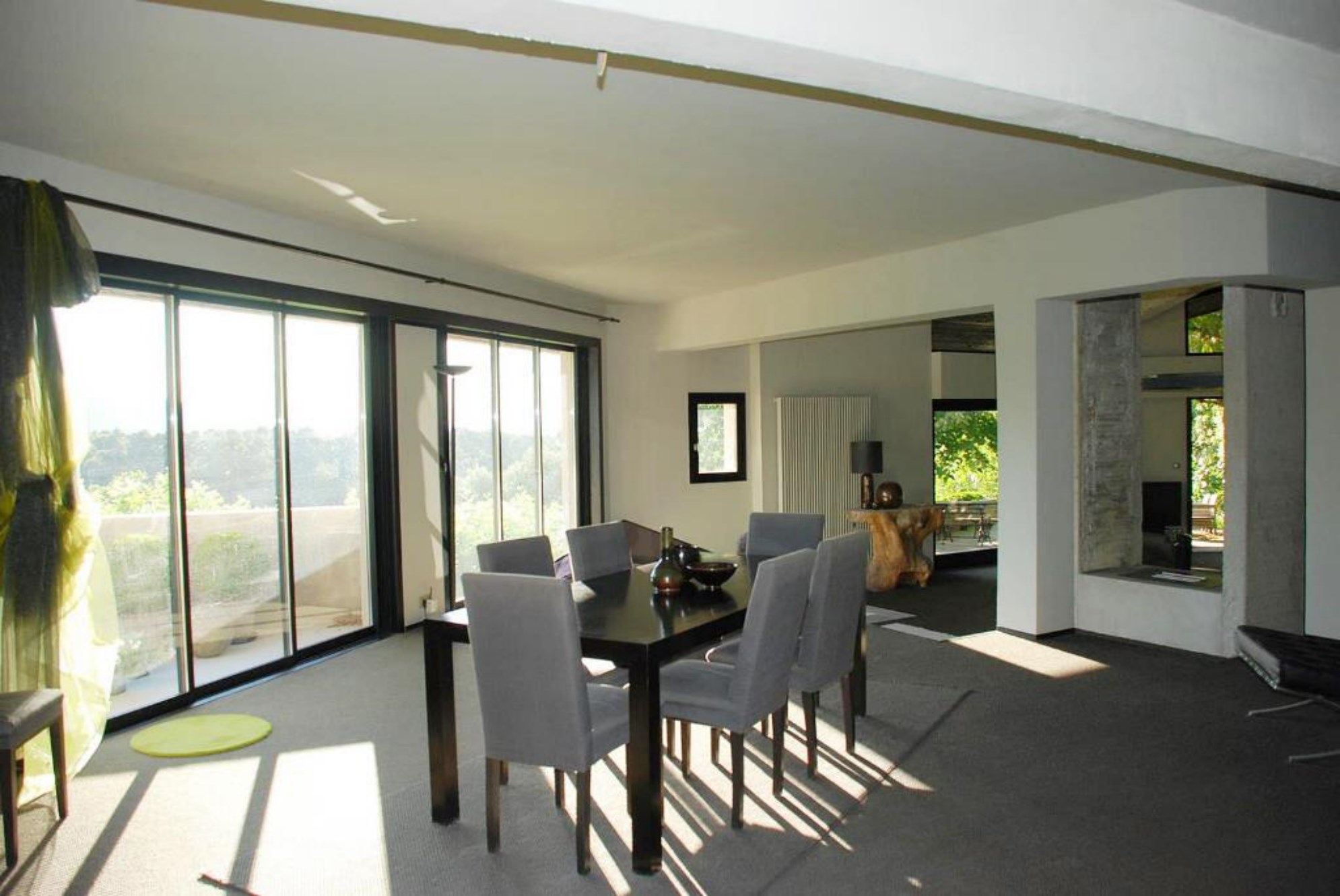 En vente, en Luberon,  maison contemporaine avec terrasses, piscine et vues panoramiques  
