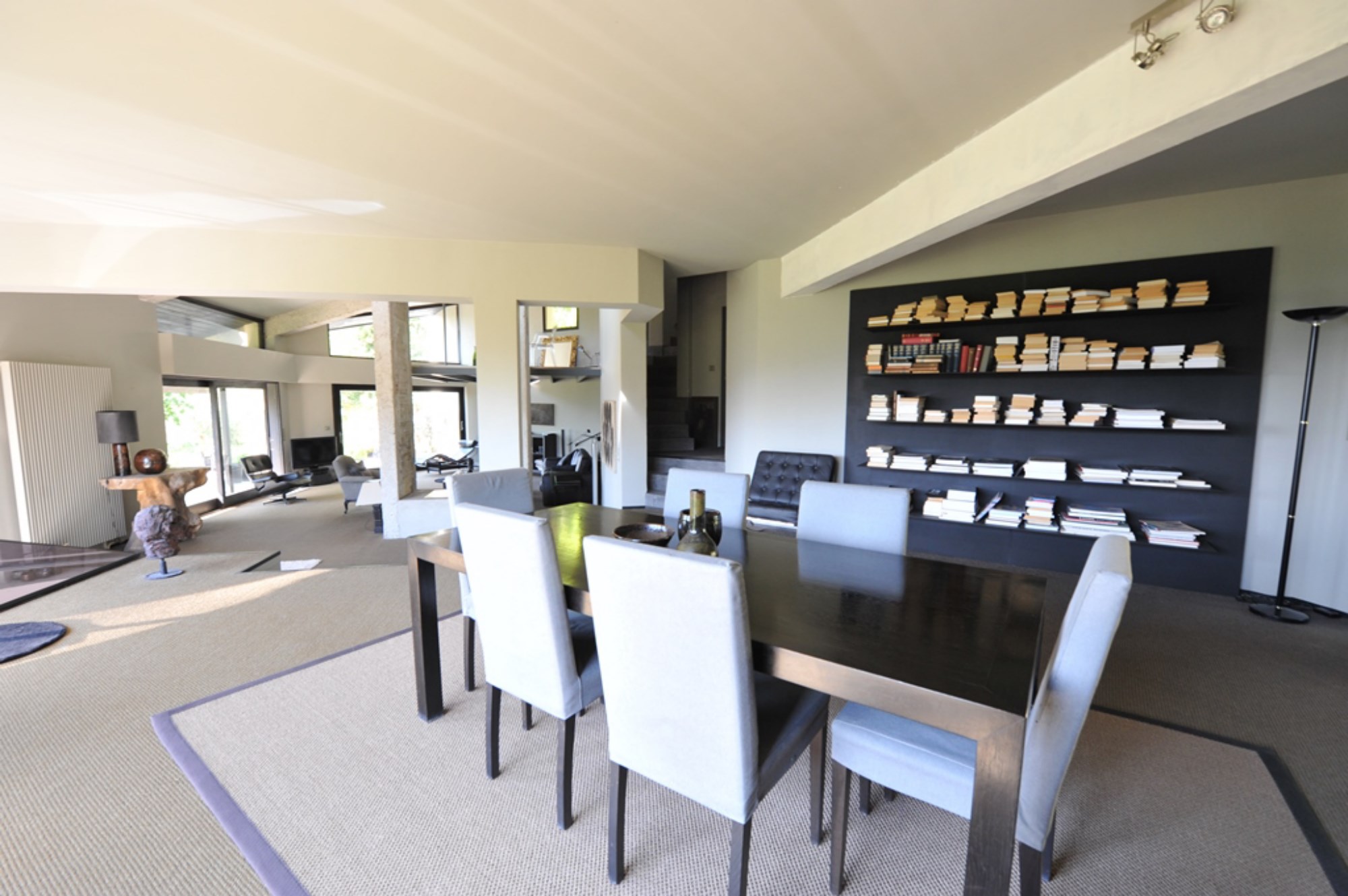 En vente, en Luberon,  maison contemporaine avec terrasses, piscine et vues panoramiques  