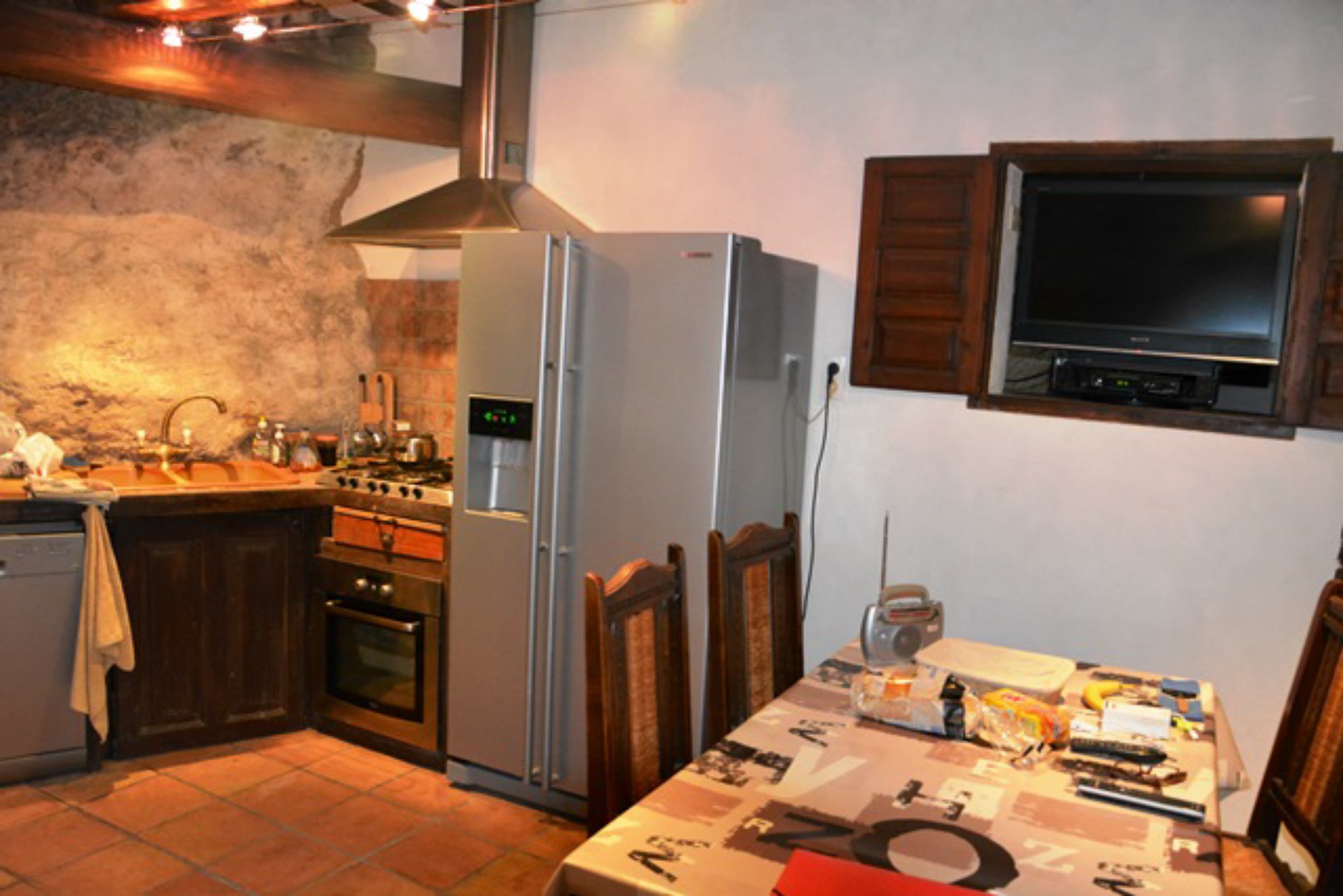 A Gordes, en vente,  maison d'architecte avec terrasses et jardin  