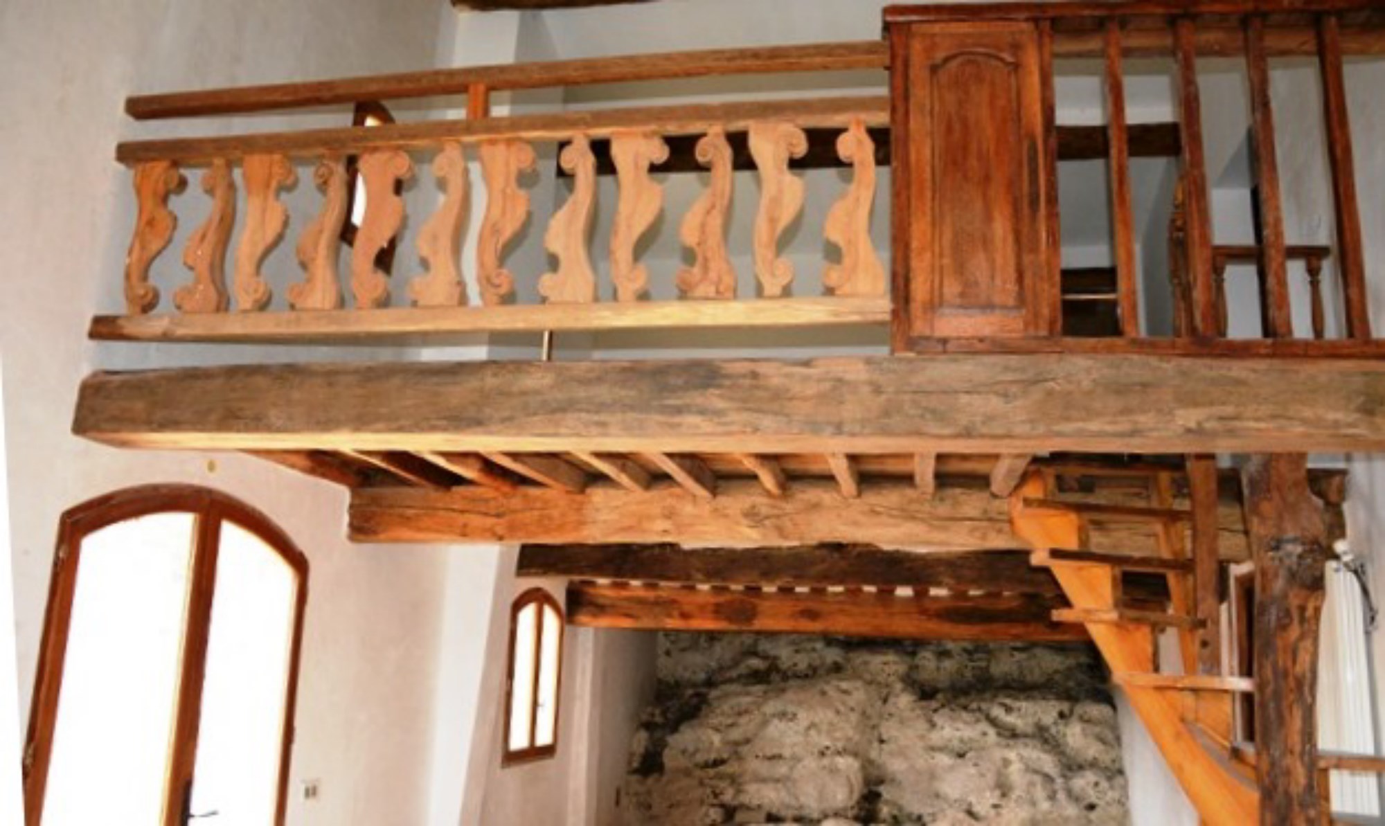 A Gordes, en vente,  maison d'architecte avec terrasses et jardin  