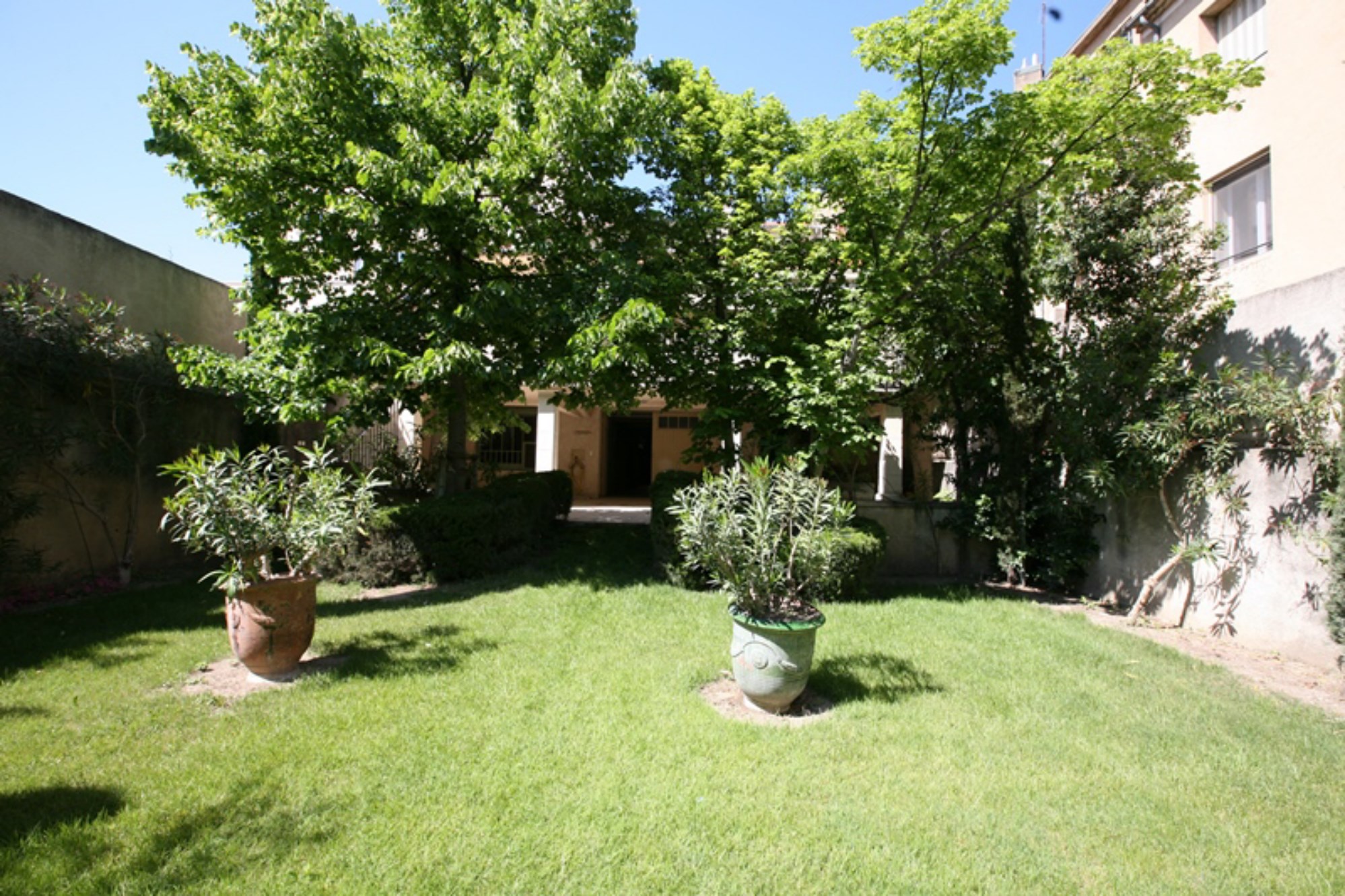 Hôtel particulier de charme avec jardin à vendre par ROSIER