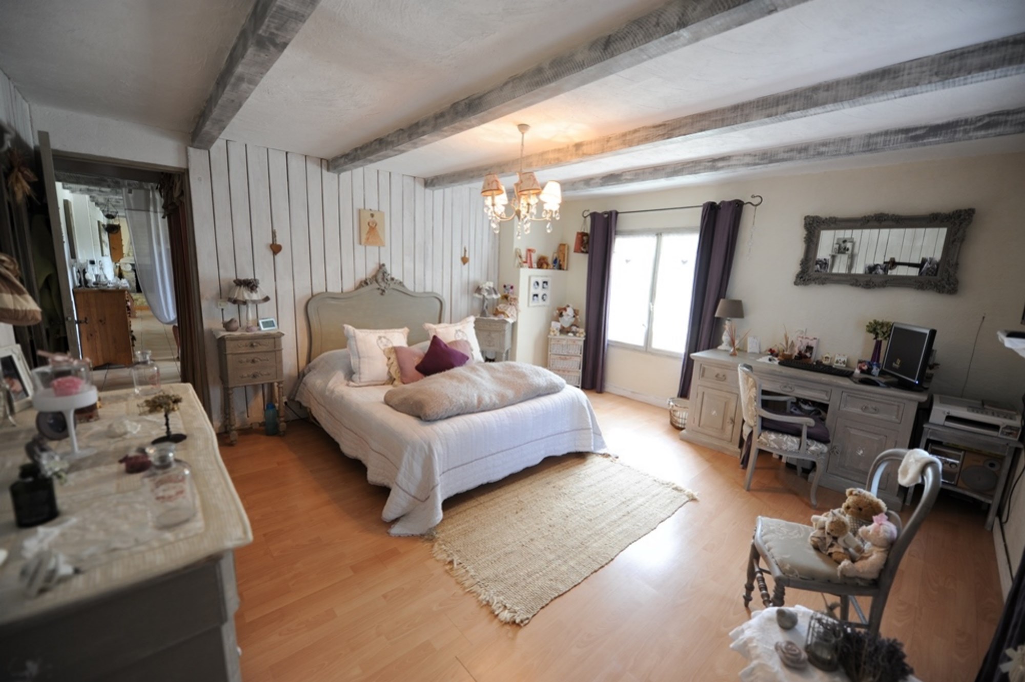 En vente en Luberon, maison traditionnelle avec vue sur la campagne environnante   