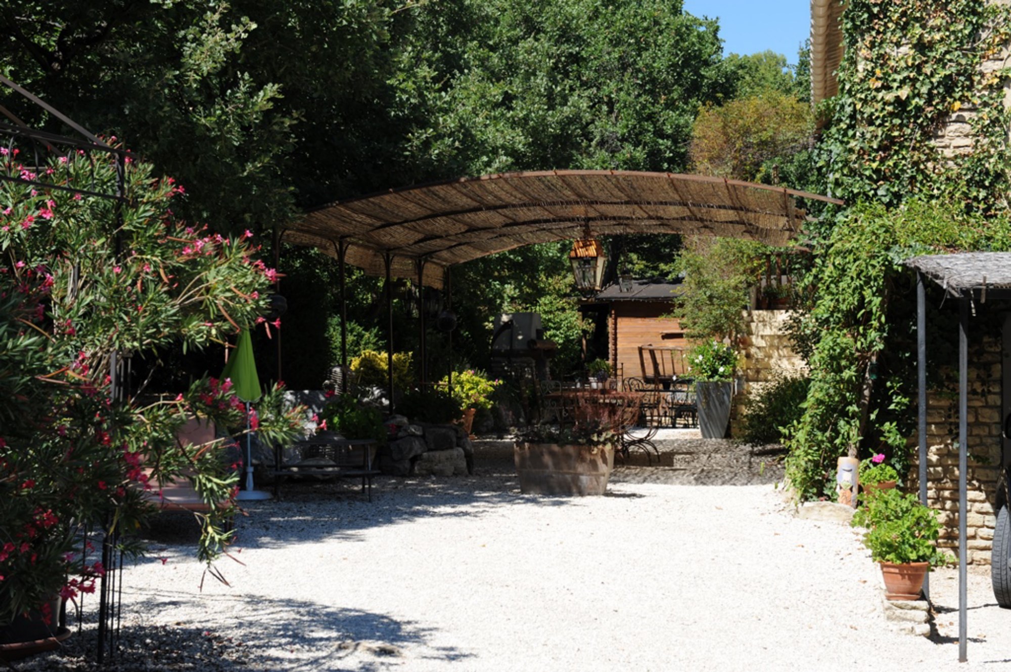 En vente en Luberon, maison traditionnelle avec vue sur la campagne environnante   