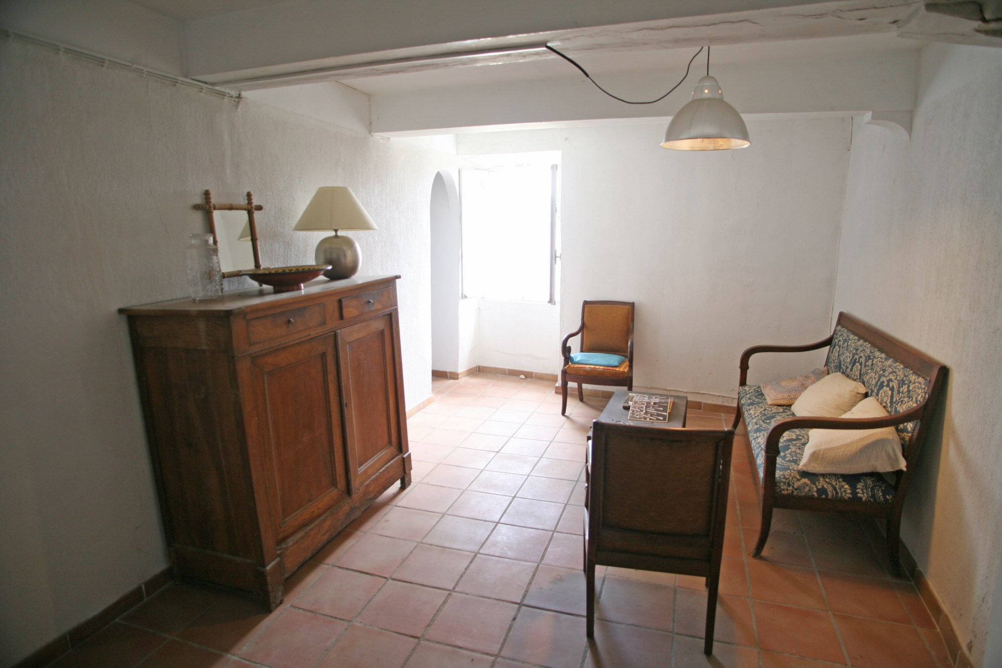 Au coeur de l'un des célèbres villages perchés du Luberon, à vendre, domaine comprenant deux maisons avec  vues exceptionnelles  