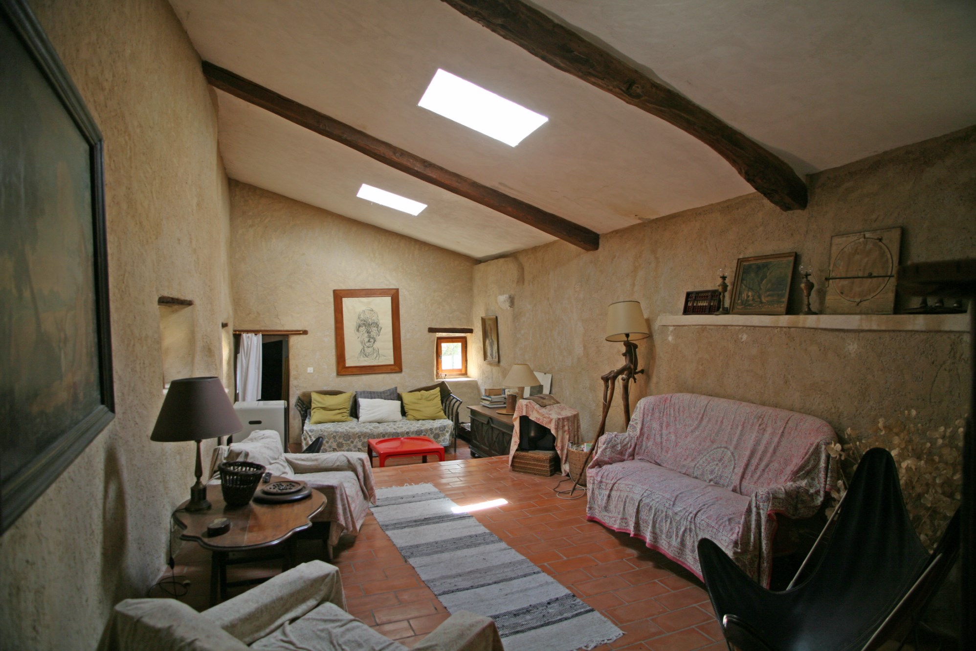 Au coeur de l'un des célèbres villages perchés du Luberon, à vendre, domaine comprenant deux maisons avec  vues exceptionnelles  