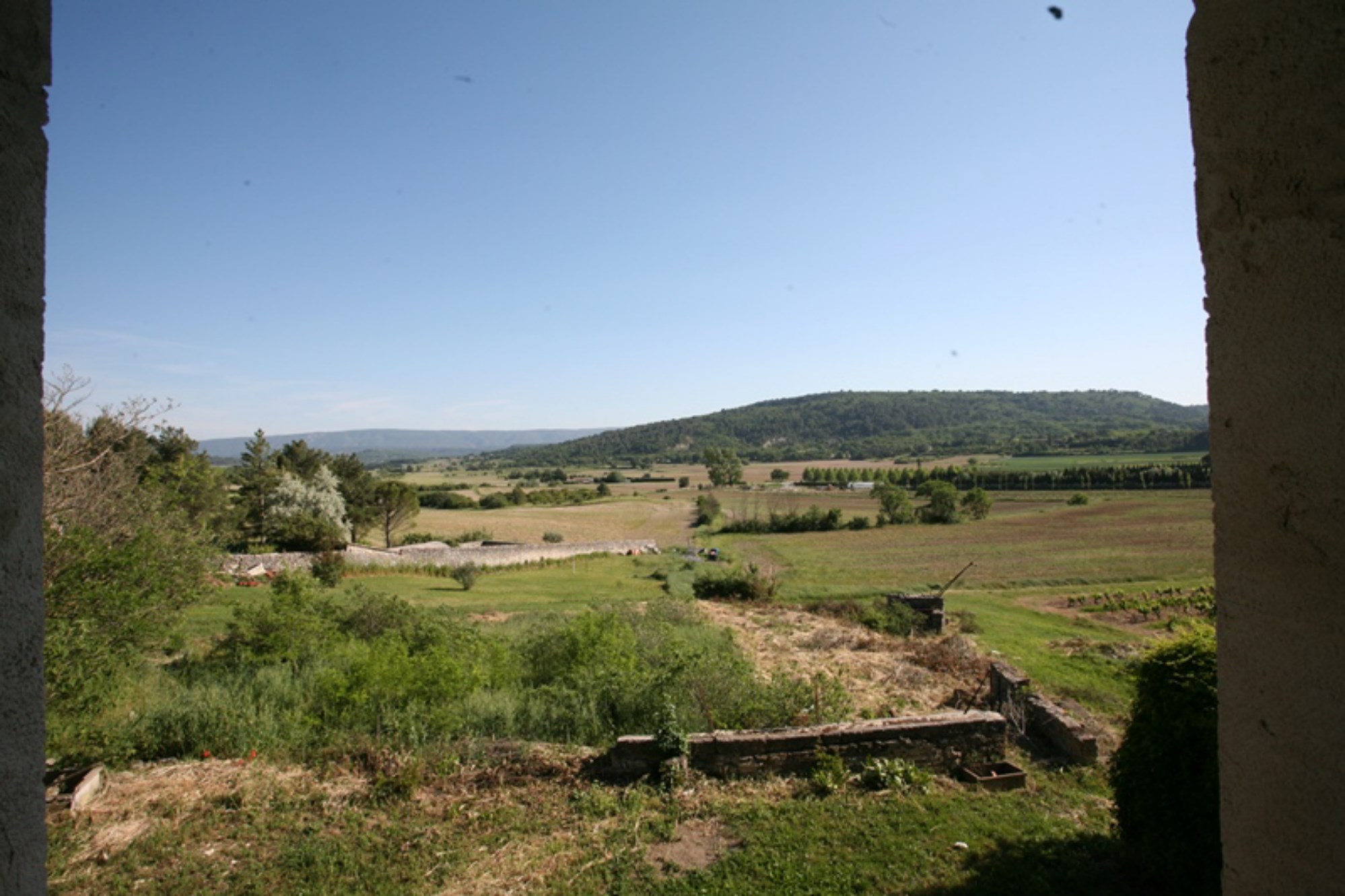 A Gordes, en vente,  mas ancien avec dépendances à rénover,  beau potentiel 