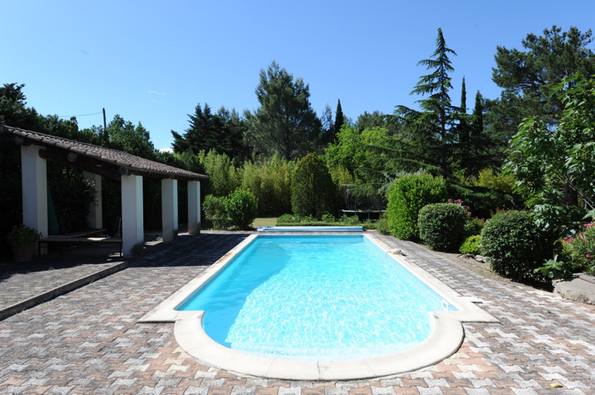 Charmant mazet en pierres avec piscine à vendre en Provence