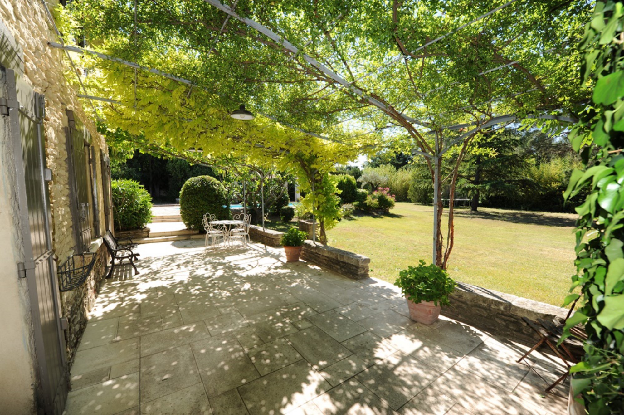 Charmant mazet en pierres avec jardin à vendre en Provence