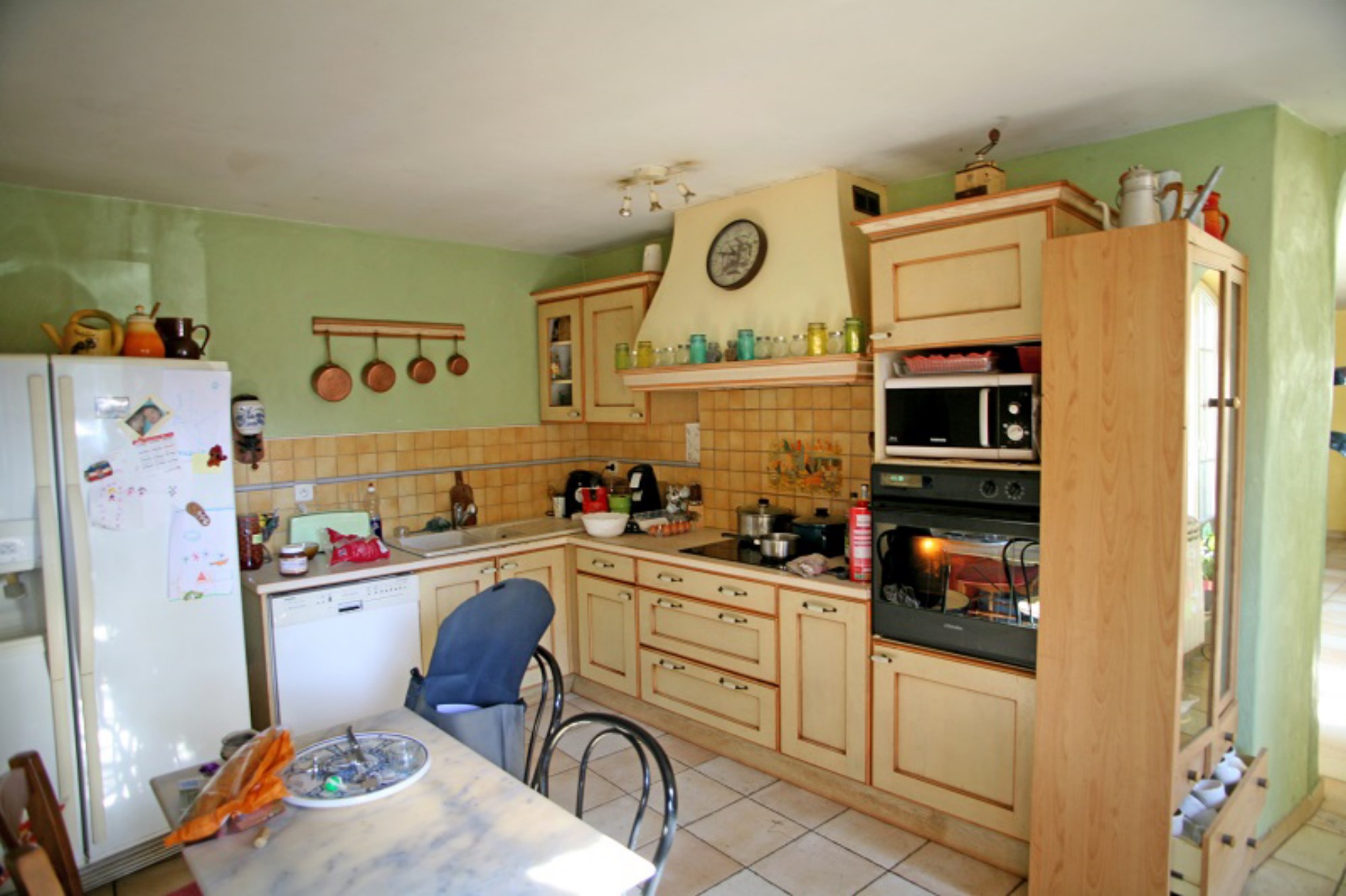 En Luberon, à vendre, mas provençal à restaurer sur terrain de 7 hectares - BIEN VENDU -