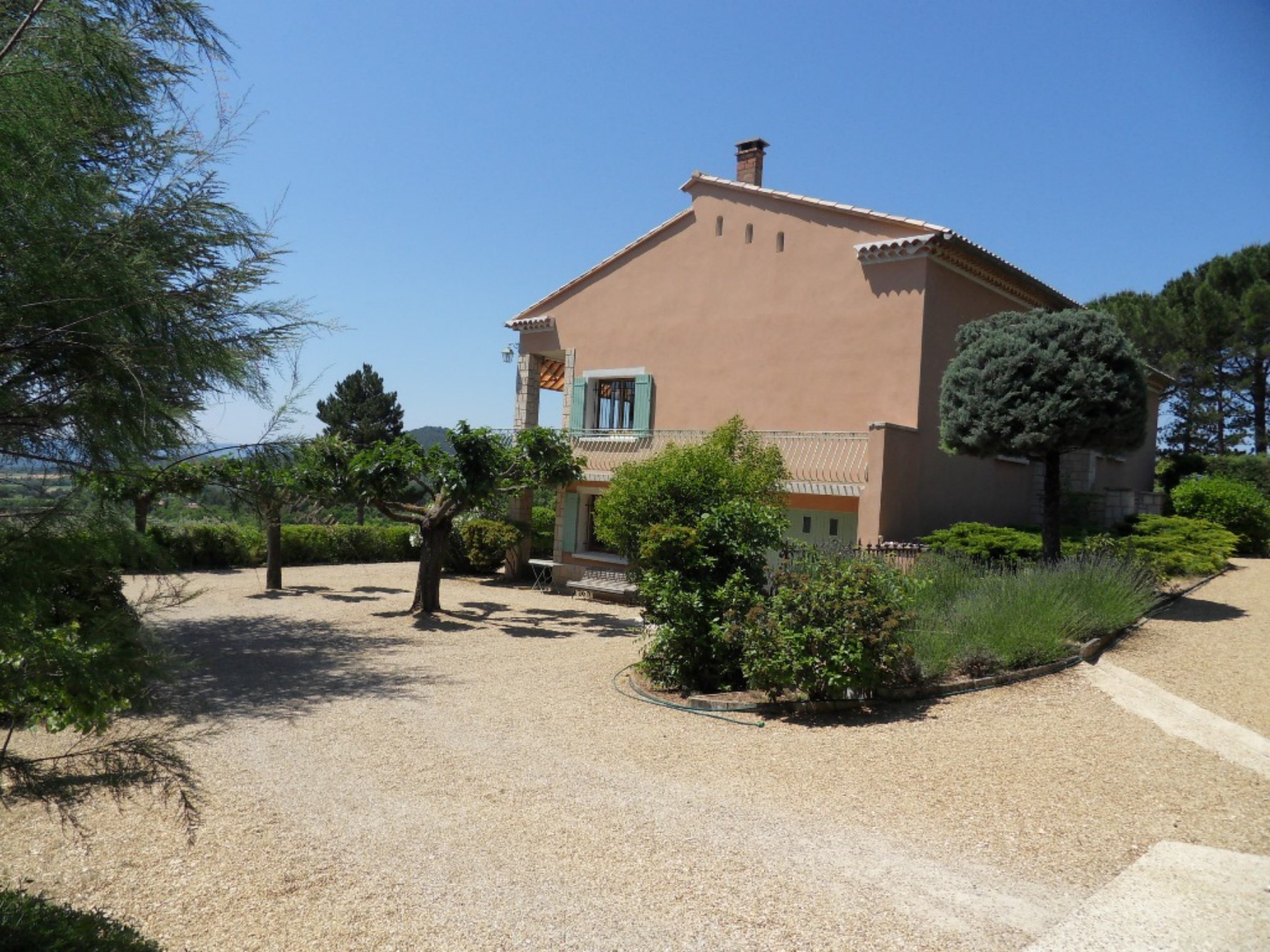 Belle villa à l'orée d'un célèbre village du Luberon à vendre   