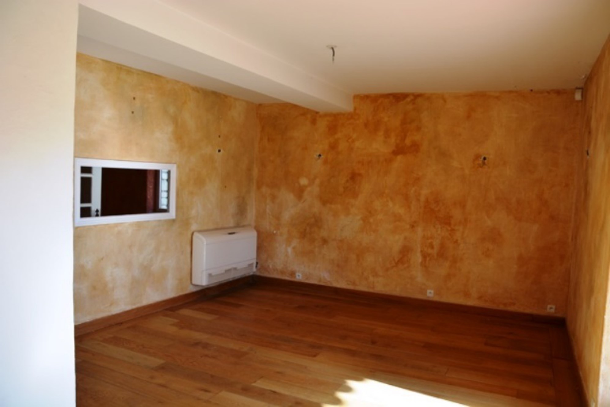 Luberon, à vendre, maison comprenant 2 appartements et 2 locaux commerciaux 