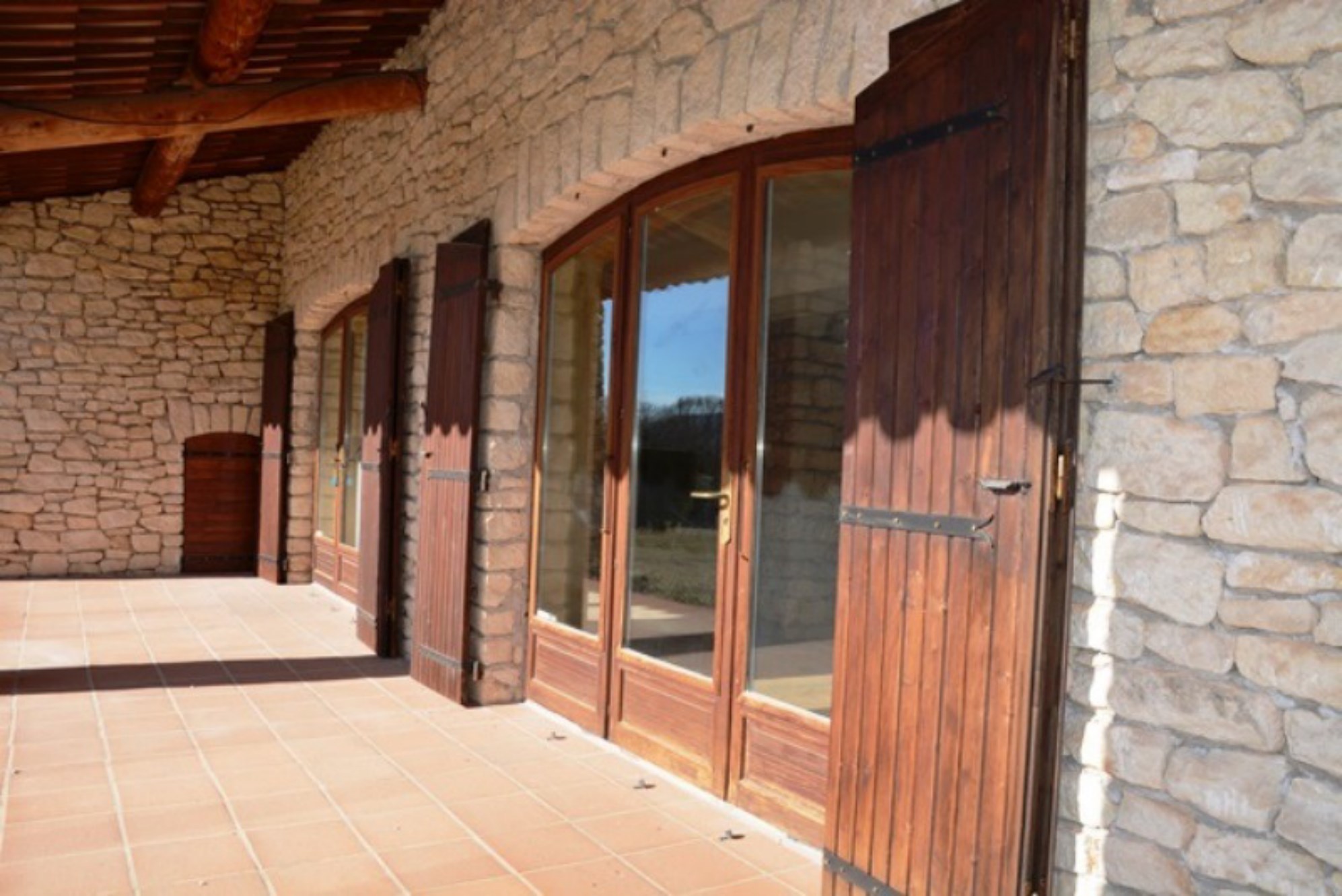 Luberon, à vendre, maison comprenant 2 appartements et 2 locaux commerciaux 