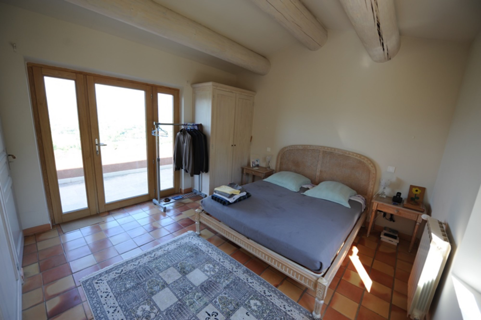 A vendre,  en Luberon, maison avec appartement,  maison d'amis, piscine et vue 