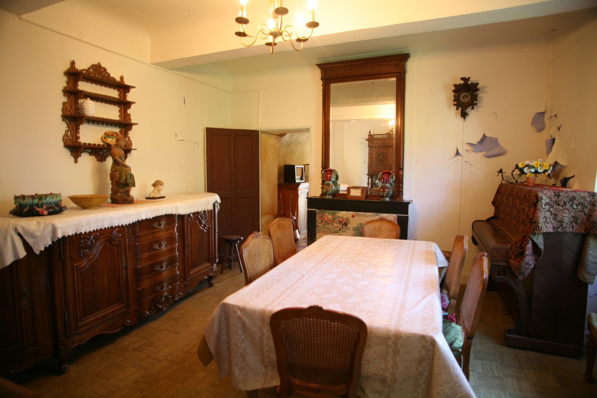 A vendre,  Luberon, belle bastide à réaménager sur plus de 4 hectares 