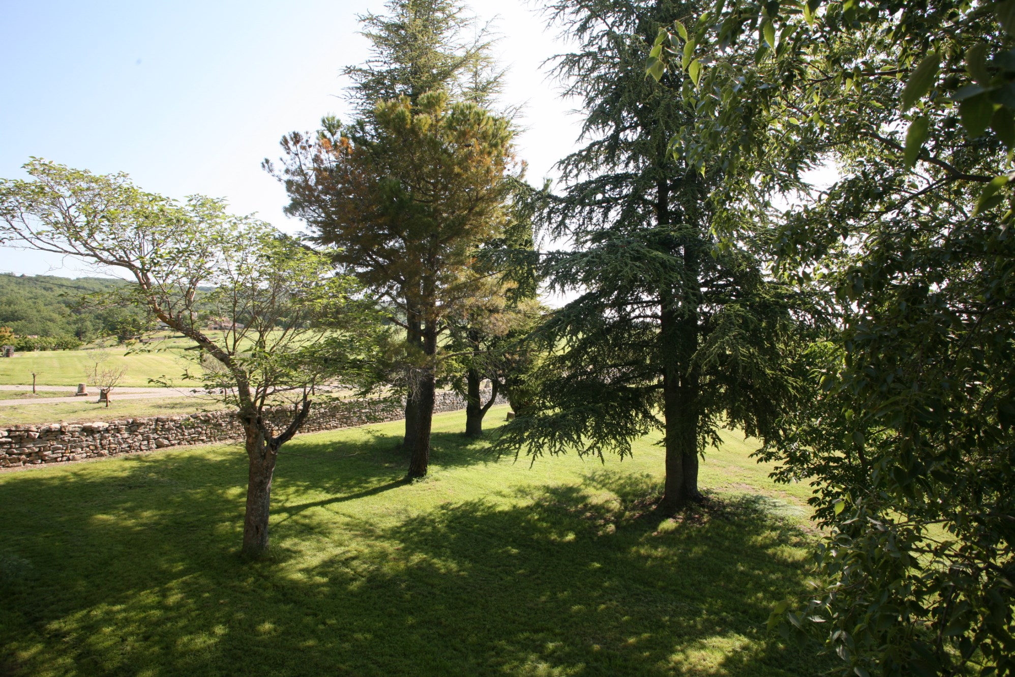A vendre,  Luberon, belle bastide à réaménager sur plus de 4 hectares 