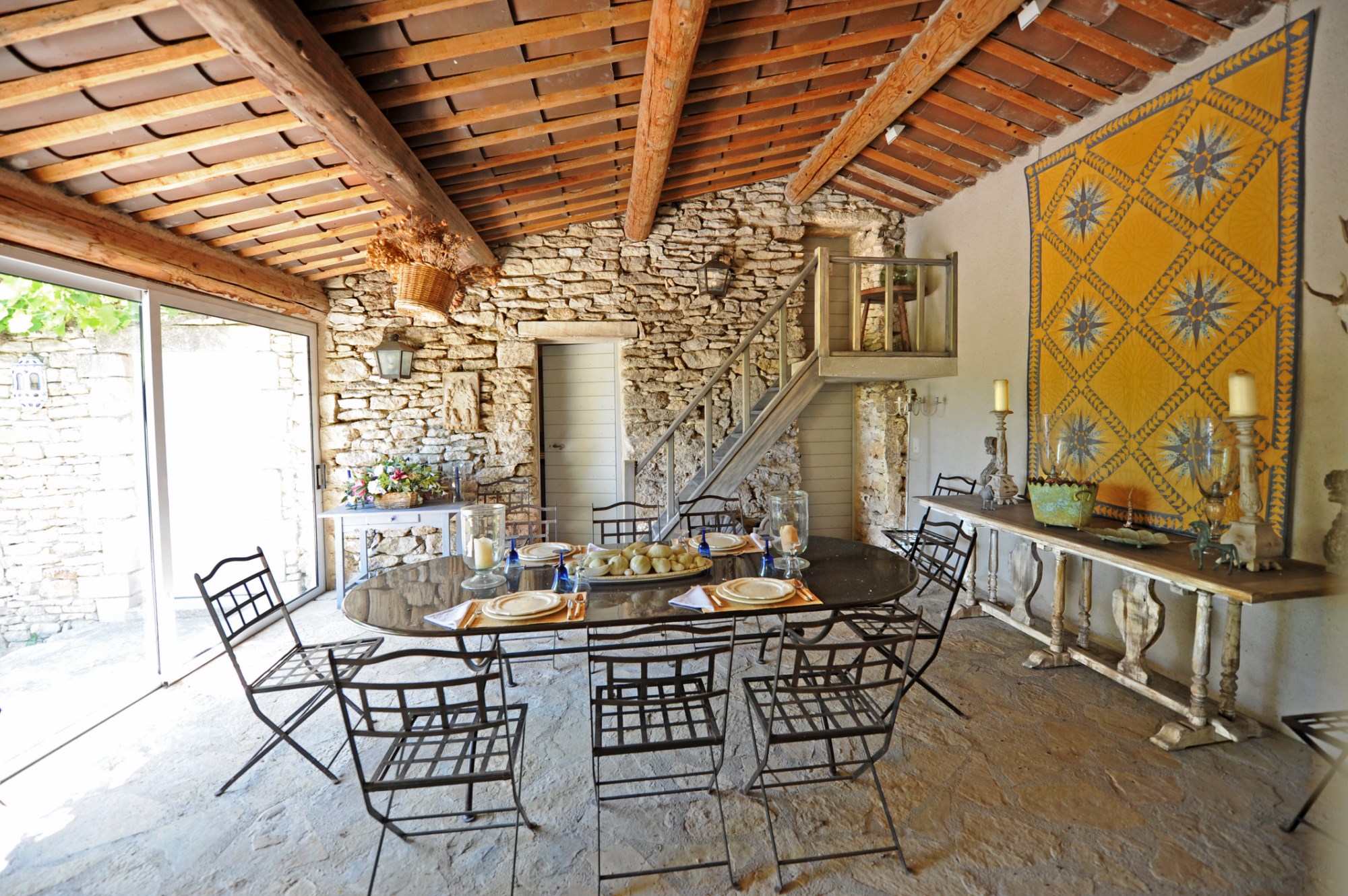A vendre, en Luberon, agréable maison de hameau avec piscine   