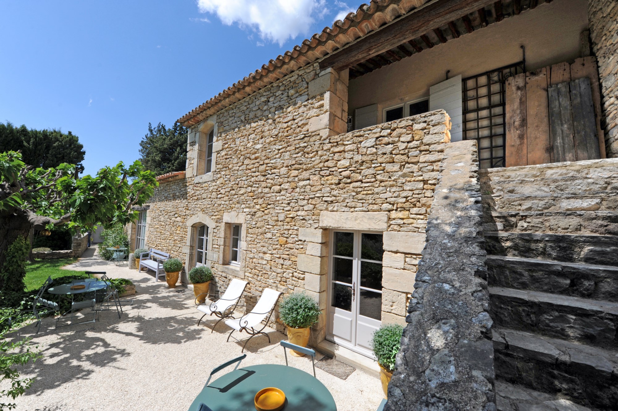 A vendre, en Luberon, agréable maison de hameau avec piscine   