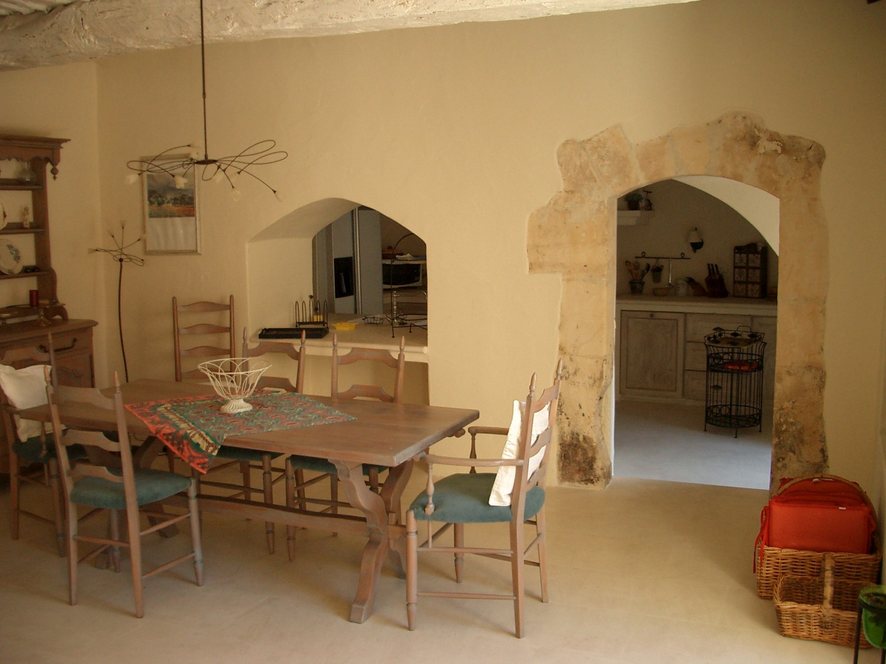 Luberon, en vente, mas du XVIIIème siècle restauré avec piscine, vues et jardin 