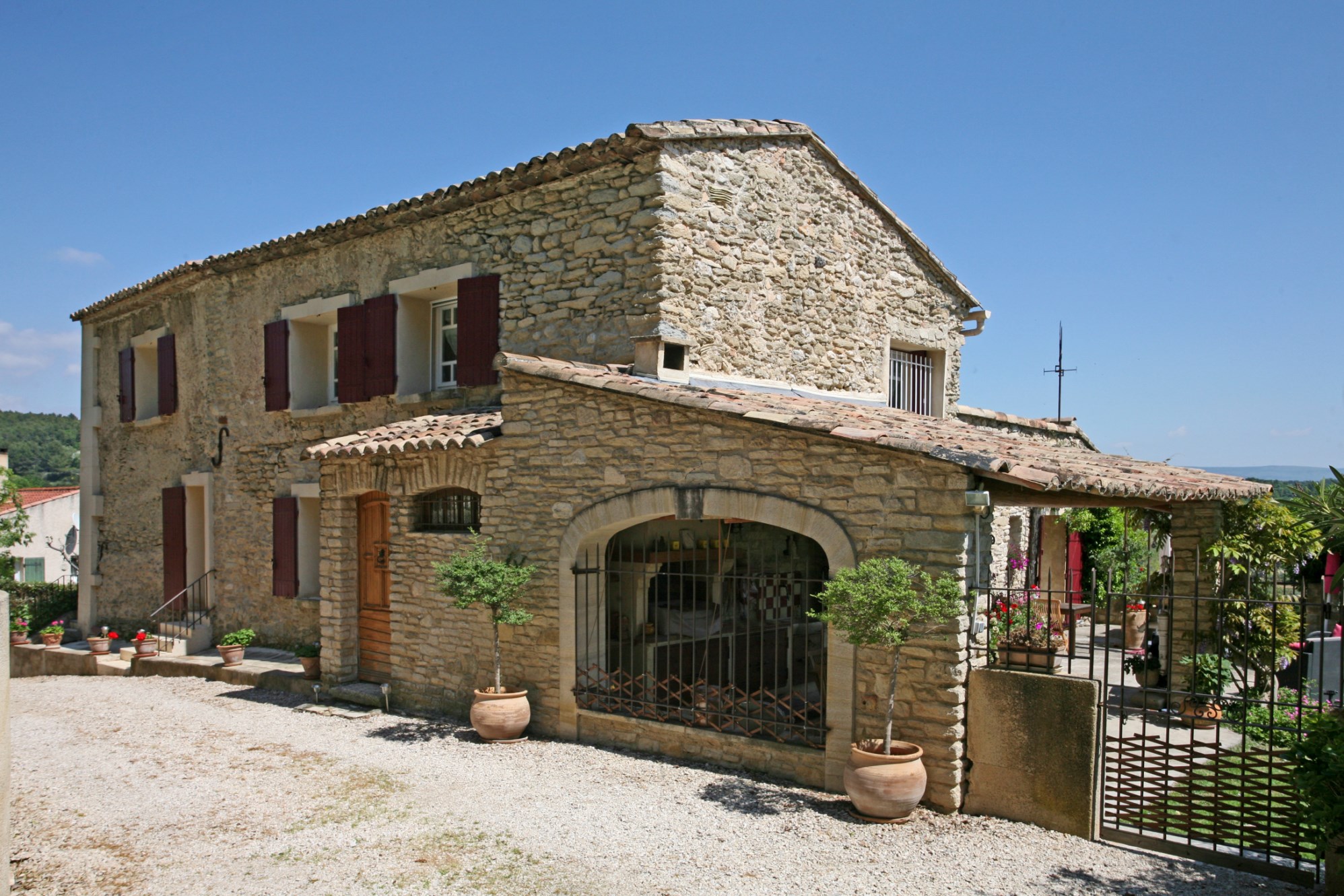 En vente en Provence, belle maison de famille avec gites, jardin et piscine  