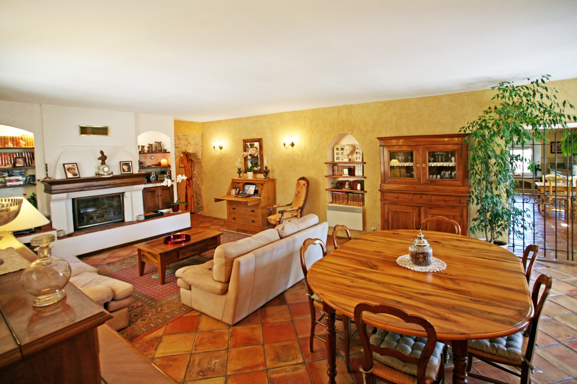 En vente en Provence, belle maison de famille avec gites, jardin et piscine  