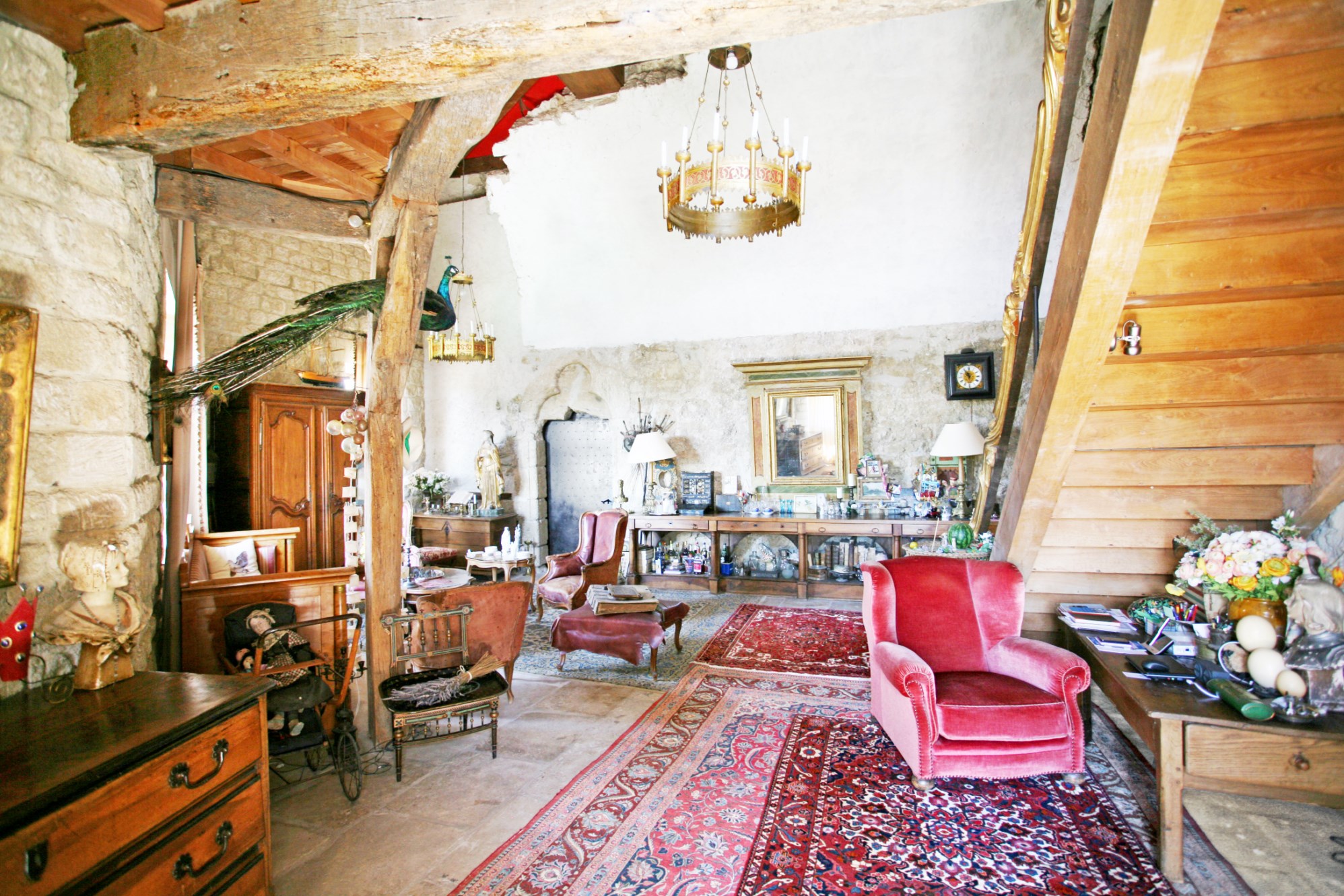 Château du XIème siècle en vente au coeur de la provence avec vue exceptionnelle, jardin et piscine   