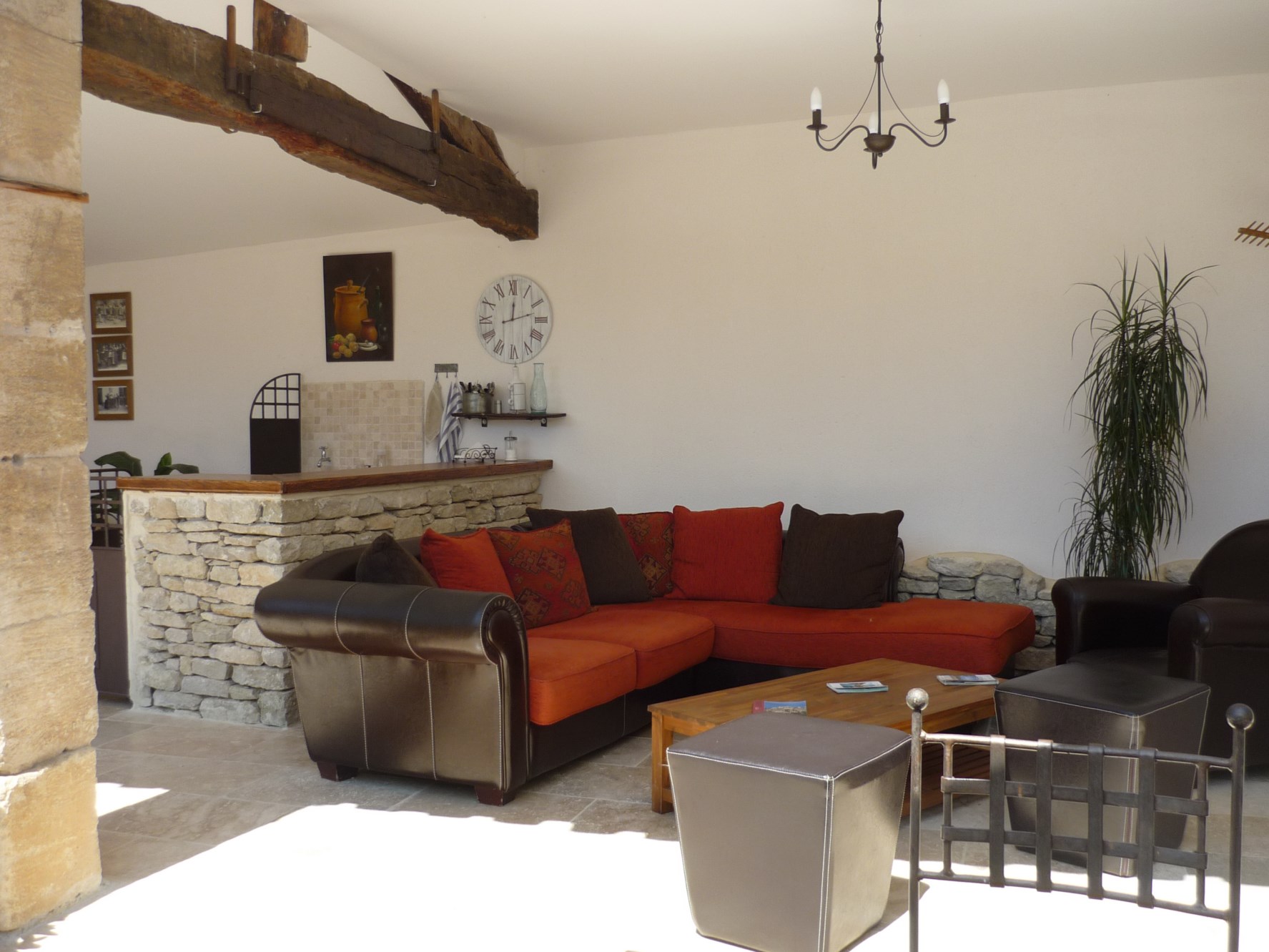 Luberon, à vendre,  partie de mas provençal rénové, sur 1 hectare, avec piscine   
