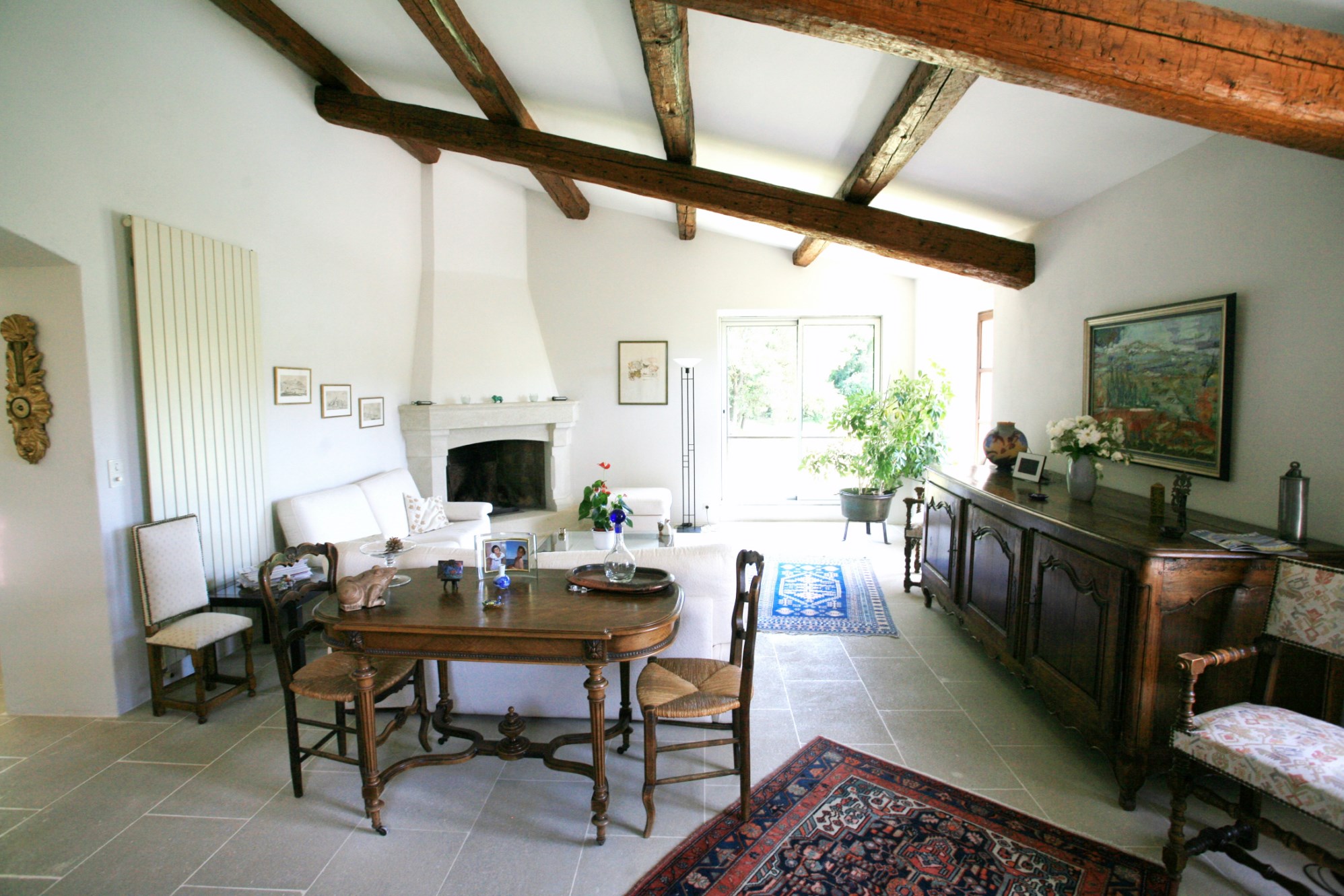 Ménerbes,  à vendre, vaste maison en pierres avec piscine, dépendances et vue 