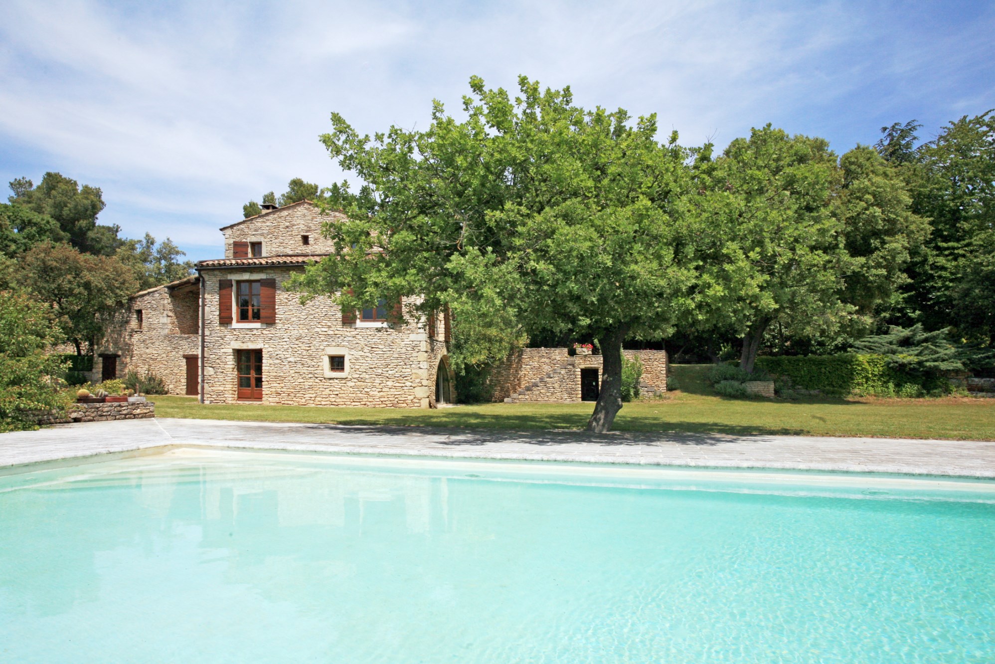 Maison en pierre avec piscine en Luberon
