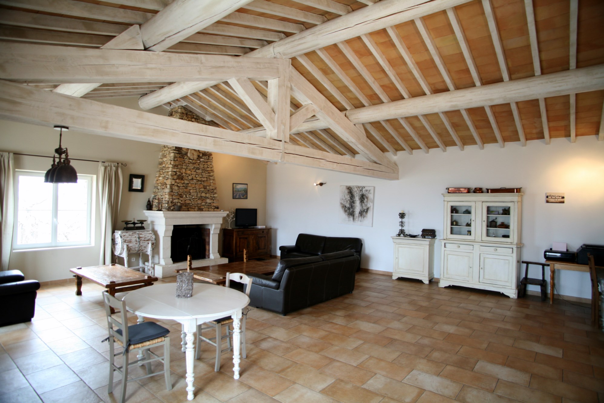 En Luberon, à vendre, belle maison récente en pierres avec vue  