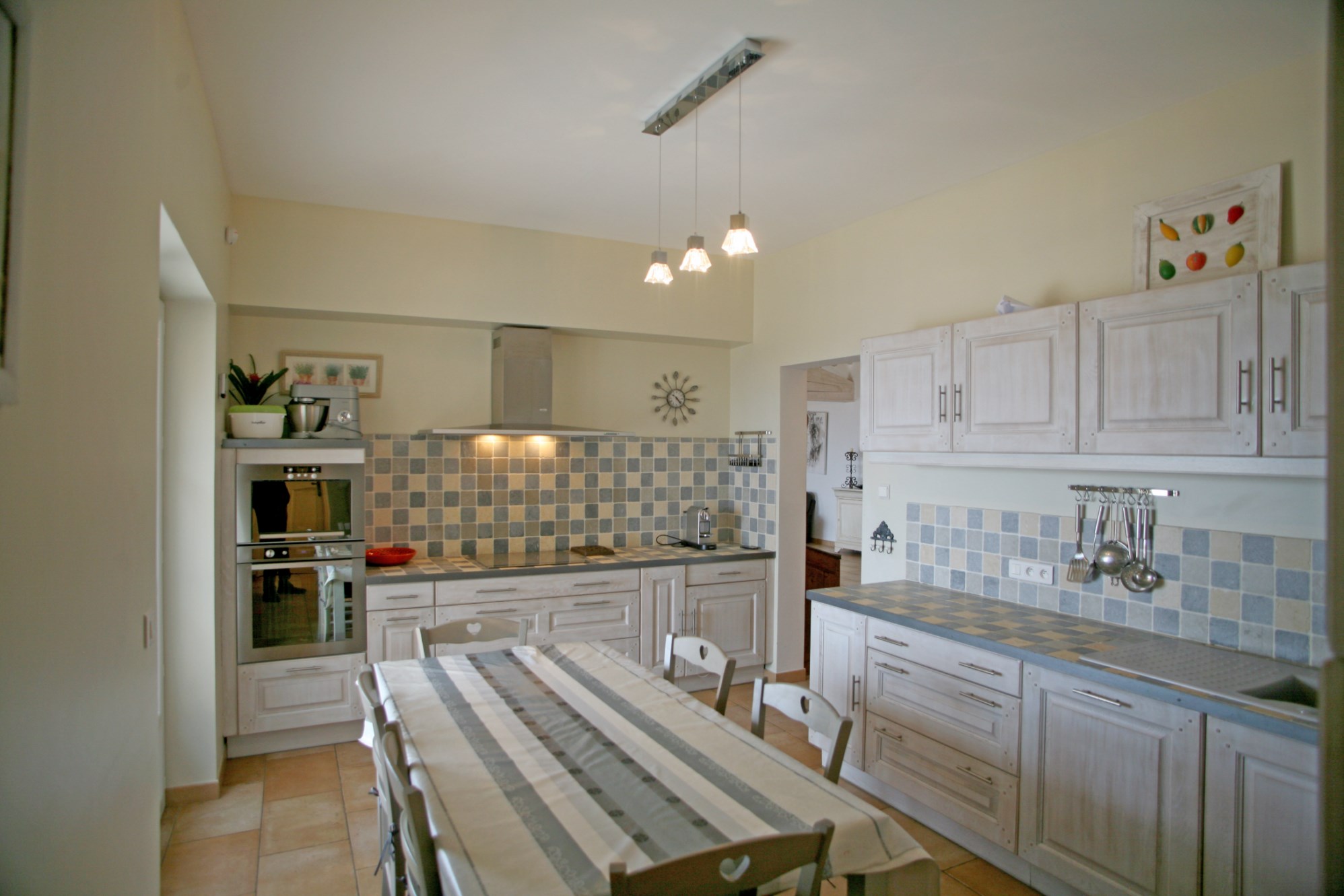 En Luberon, à vendre, belle maison récente en pierres avec vue  