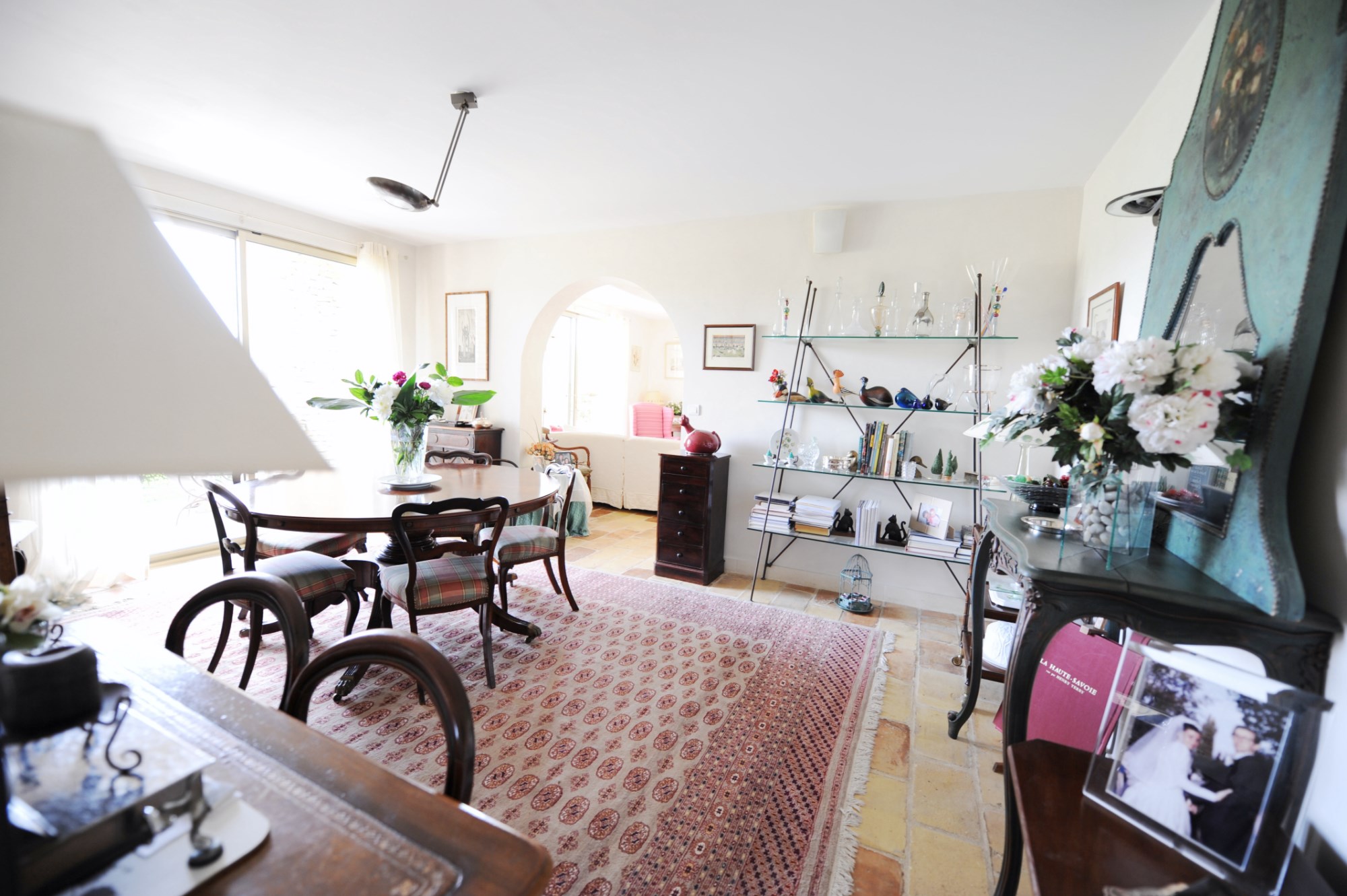 A vendre,  près de Gordes, propriété avec terrasse, piscine et pool house  